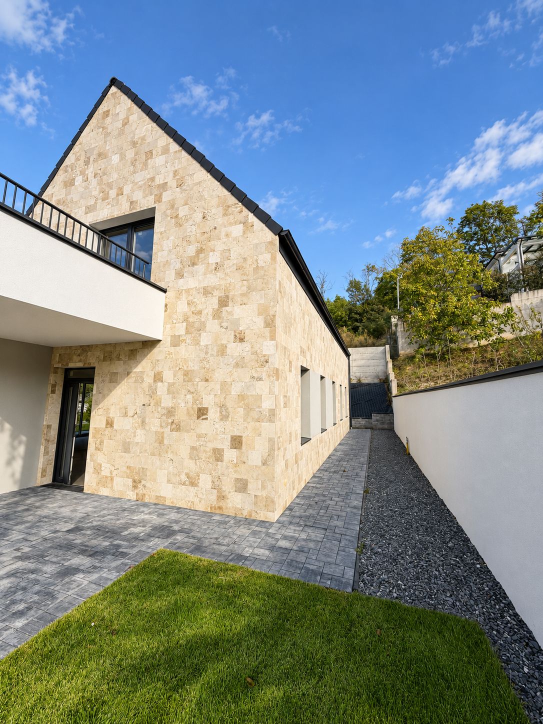 Casa individuala 6 camere, 5 bai, terasa la etaj, curte, P+ET+POD — fotografia 4