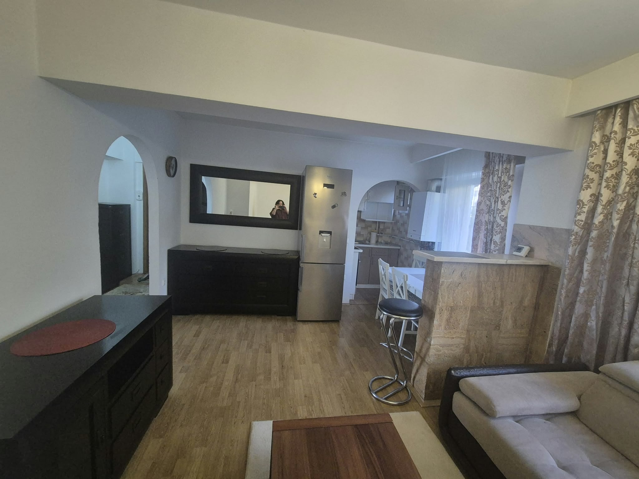 Apartament 3 camere de închiriat – Gh. Doja, etaj intermediar, mobilat și utilat. — fotografia 3