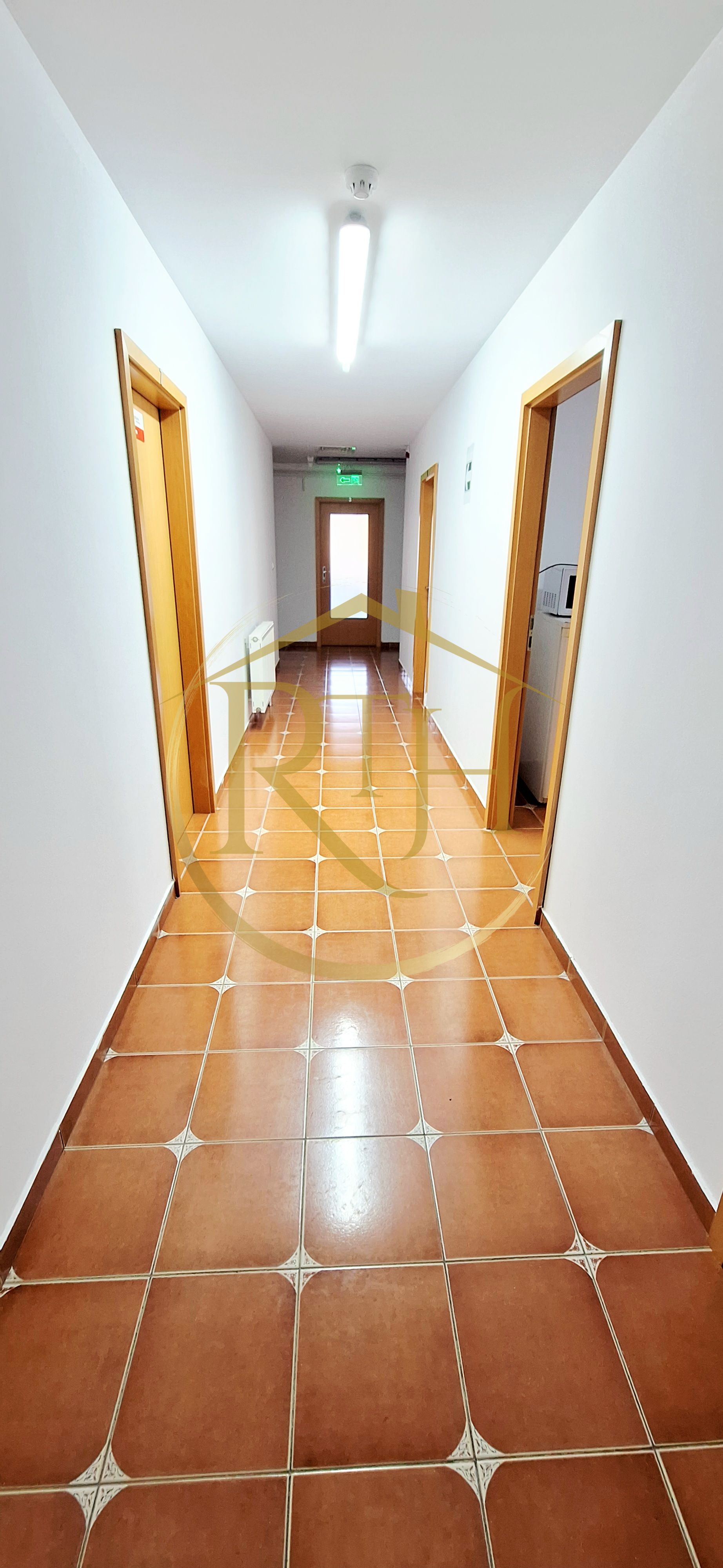 Oferim spre inchiriere spatii pentru birouri, zona Soarelui, parcare privata — fotografia 9