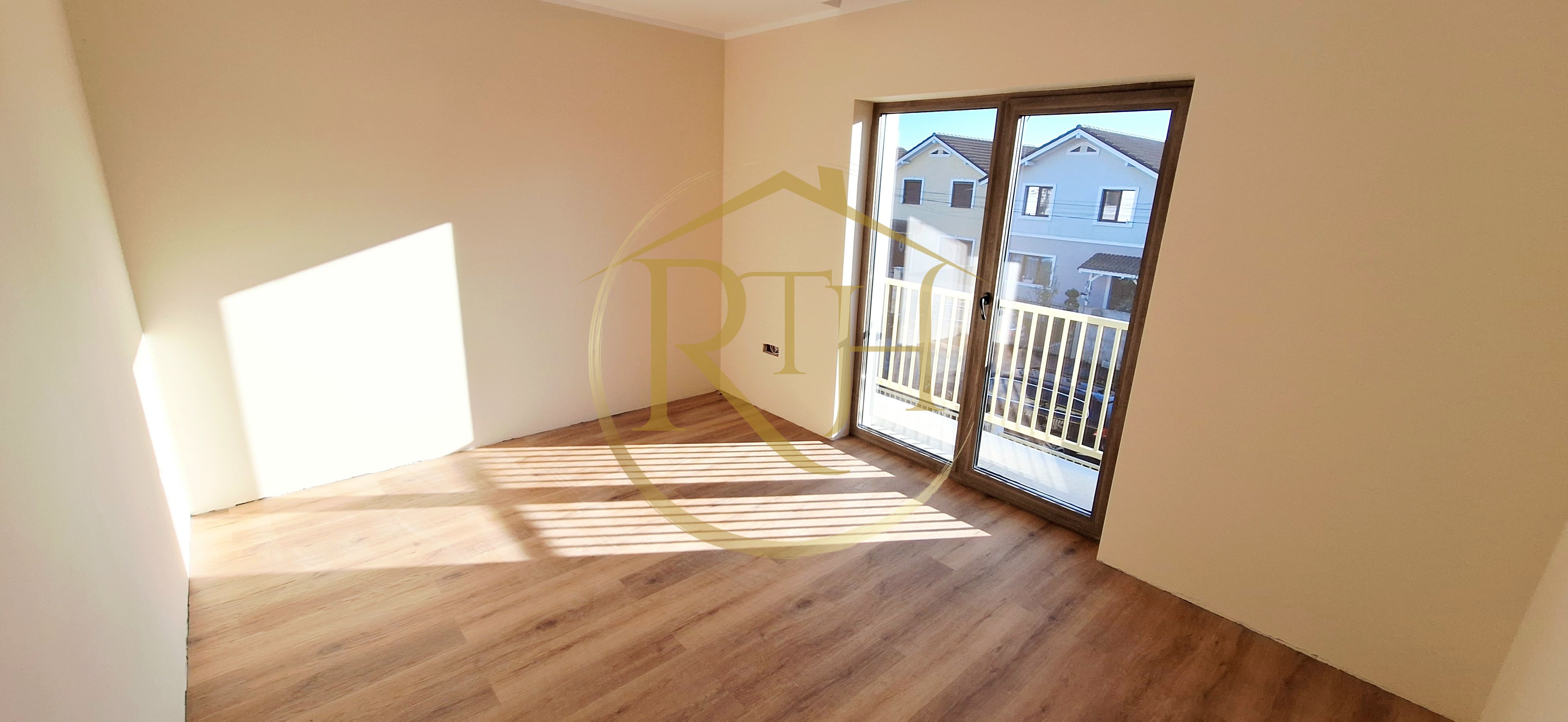 Oferim spre vanzare casa-duplex cu 4 camere si 3 bai situata in Giroc — fotografia 10