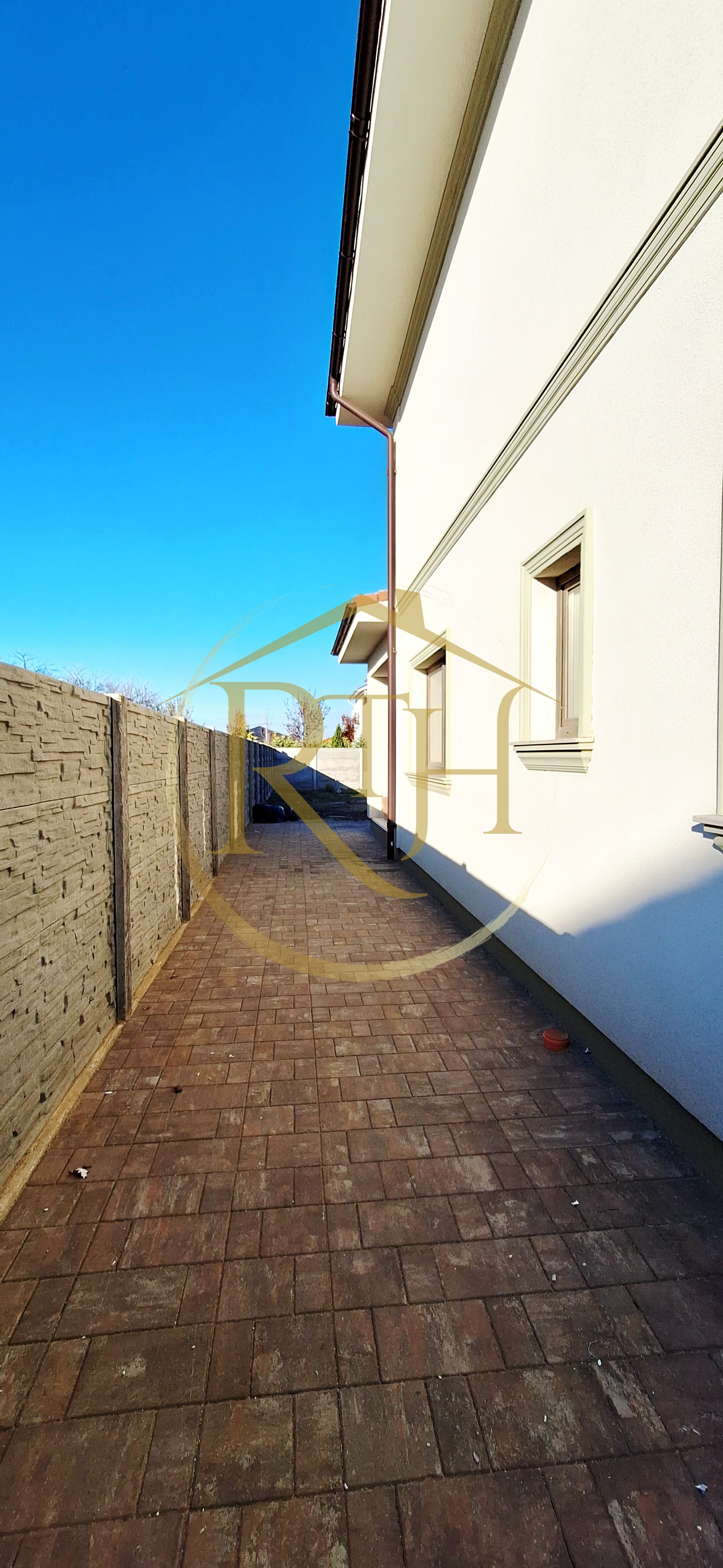 Oferim spre vanzare casa-duplex cu 4 camere si 3 bai situata in Giroc — fotografia 19