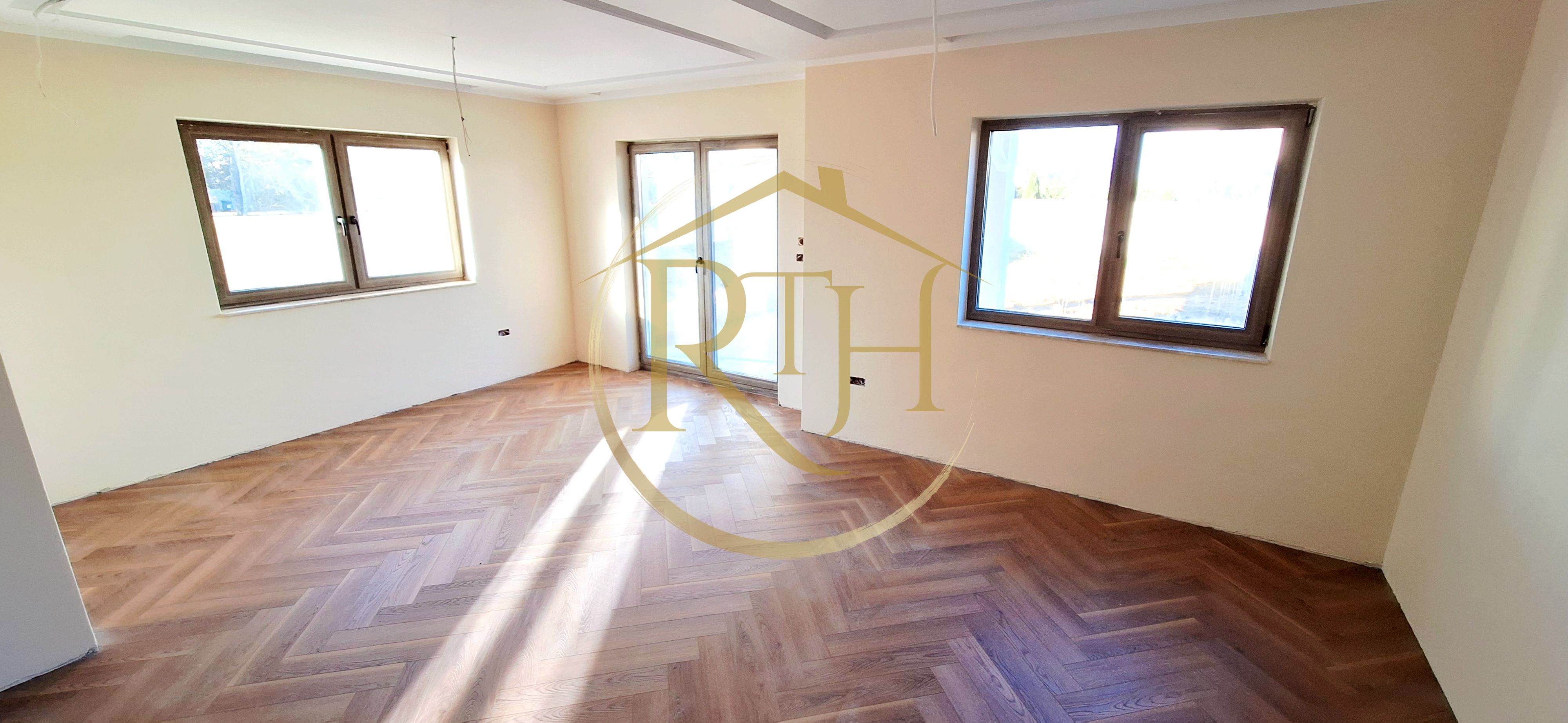 Oferim spre vanzare casa-duplex cu 4 camere si 3 bai situata in Giroc — fotografia 4