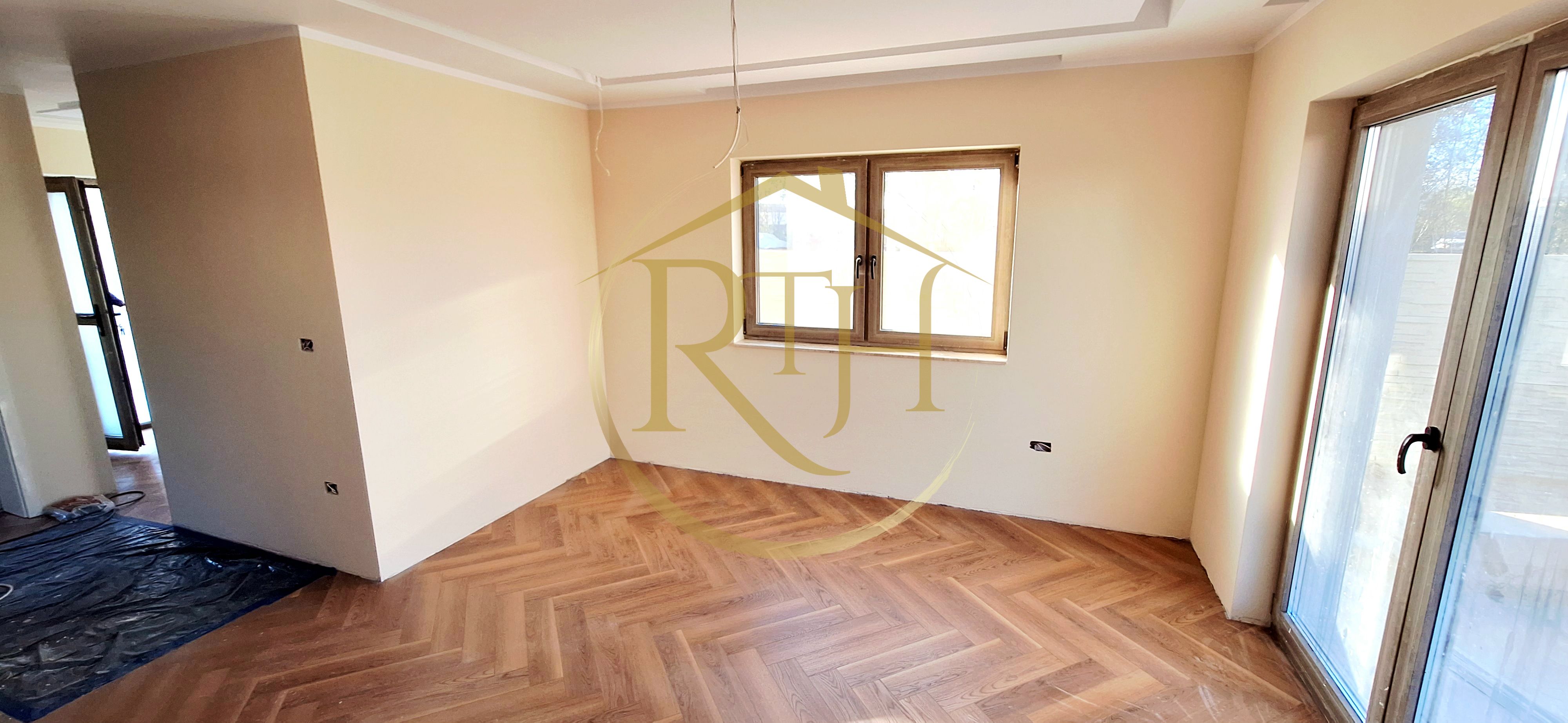 Oferim spre vanzare casa-duplex cu 4 camere si 3 bai situata in Giroc — fotografia 6