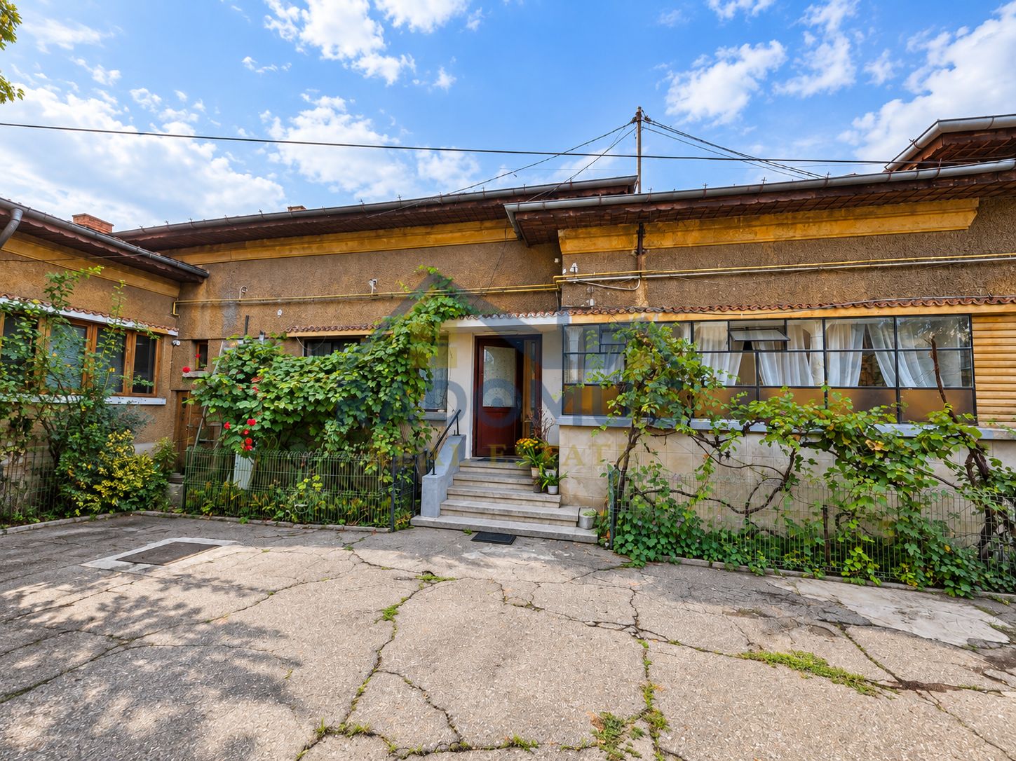 Casă de închiriat în Ploiești – 3 camere – 100 mp