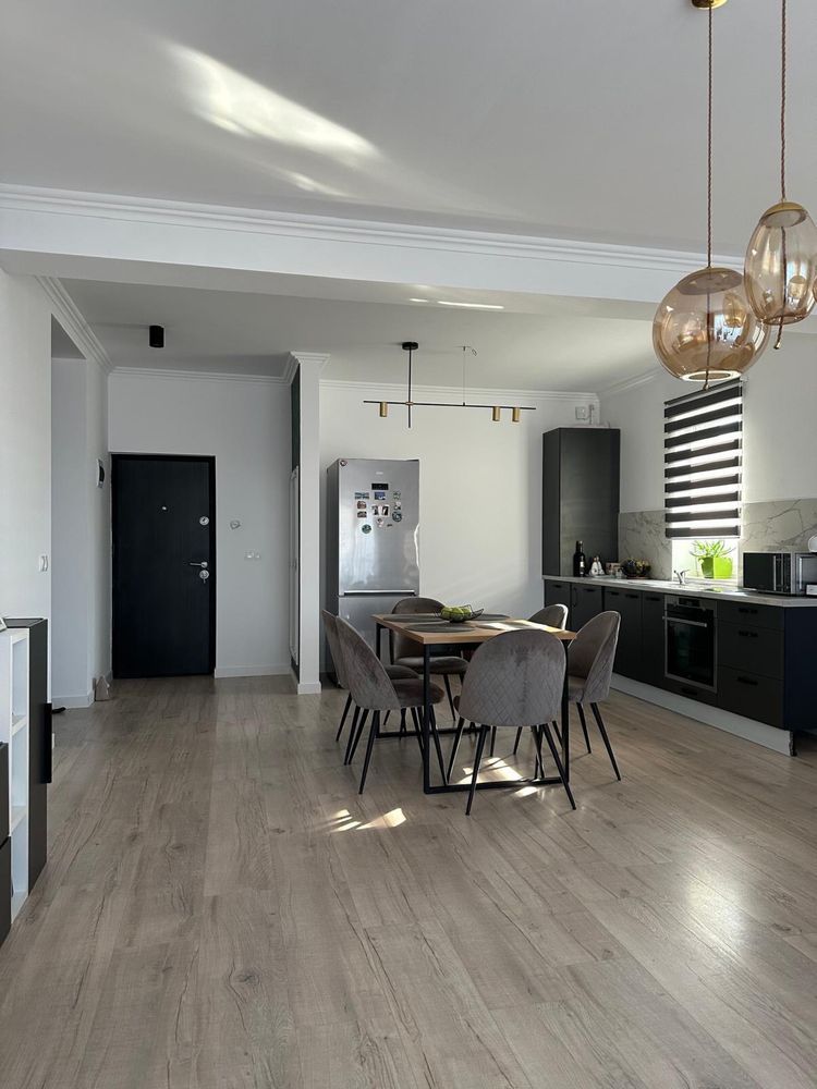 Vând apartament cu trei camere — fotografia 3