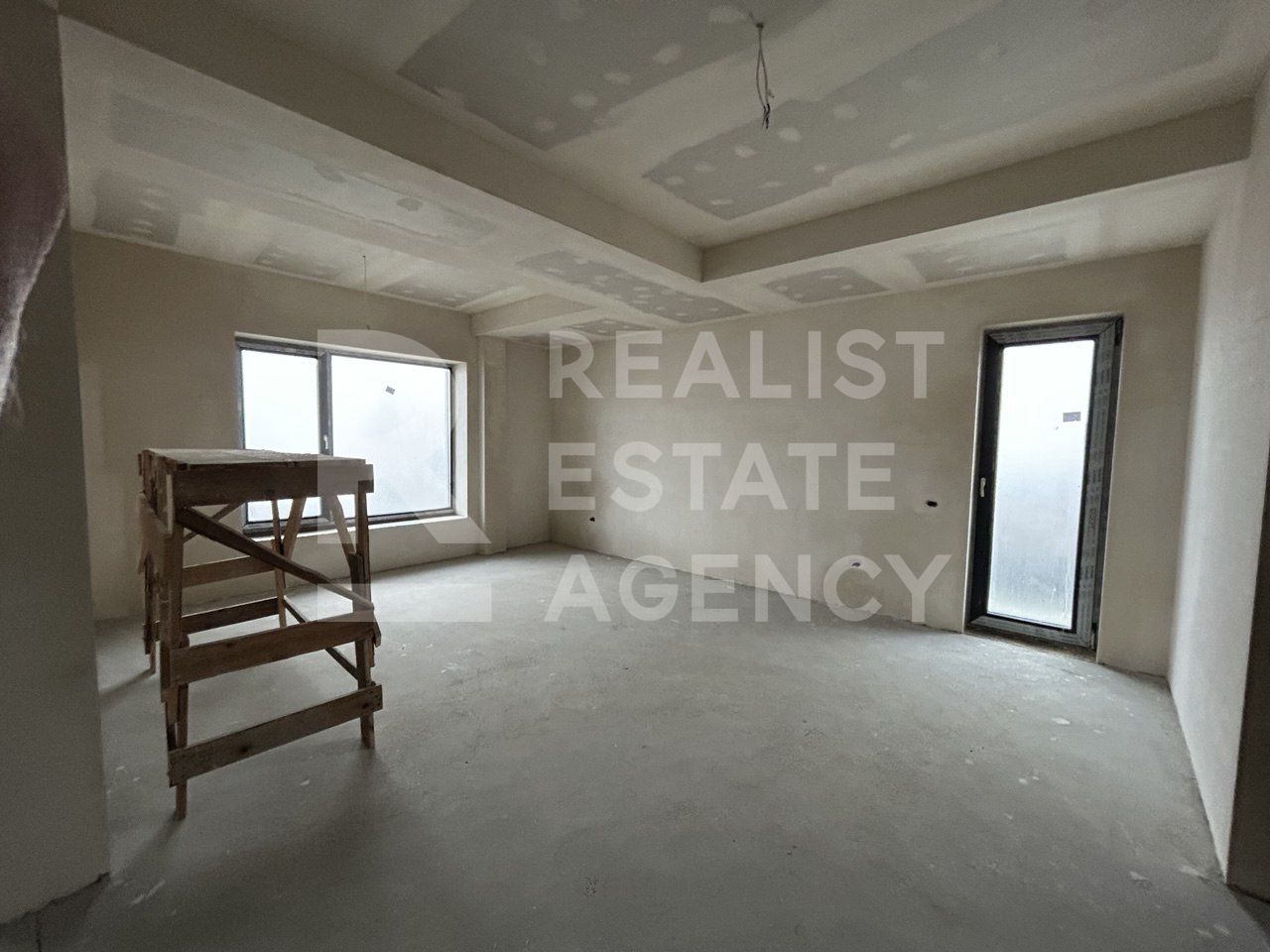 Casă P+1, 315 m² utili | Teren 1.530 m² | Pe malul lacului Ostratu — fotografia 12