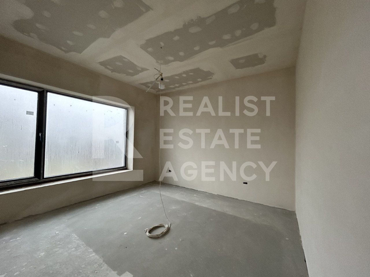 Casă P+1, 315 m² utili | Teren 1.530 m² | Pe malul lacului Ostratu — fotografia 13