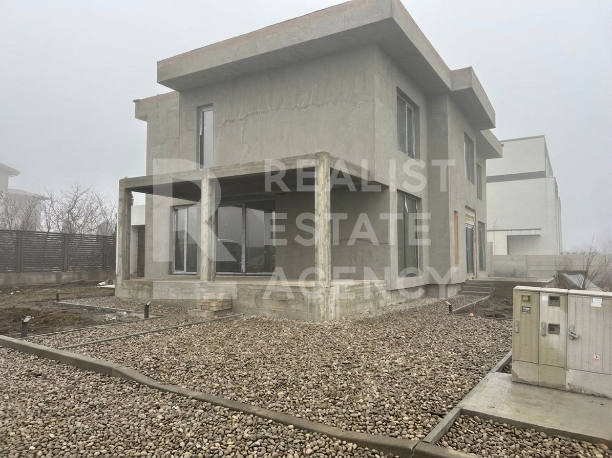 Casă P+1, 315 m² utili | Teren 1.530 m² | Pe malul lacului Ostratu — fotografia 5