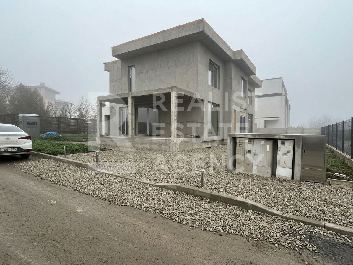 Casă P+1, 315 m² utili | Teren 1.530 m² | Pe malul lacului Ostratu — fotografia 6