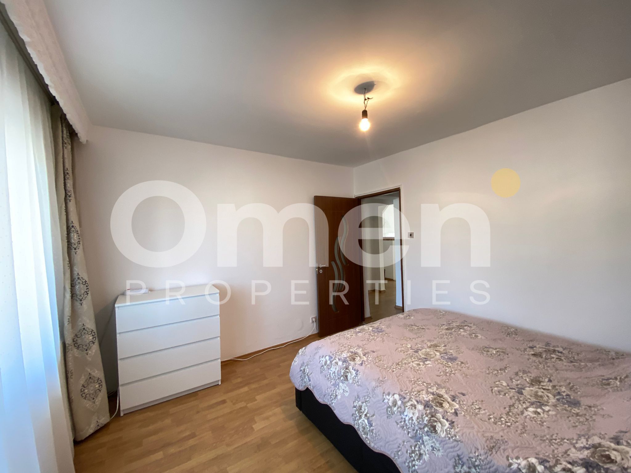 Apartament spatios cu 4 camere decoamndat, zona Republicii — fotografia 3