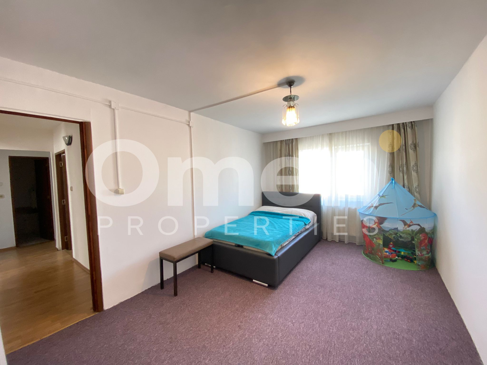 Apartament spatios cu 4 camere decoamndat, zona Republicii — fotografia 5