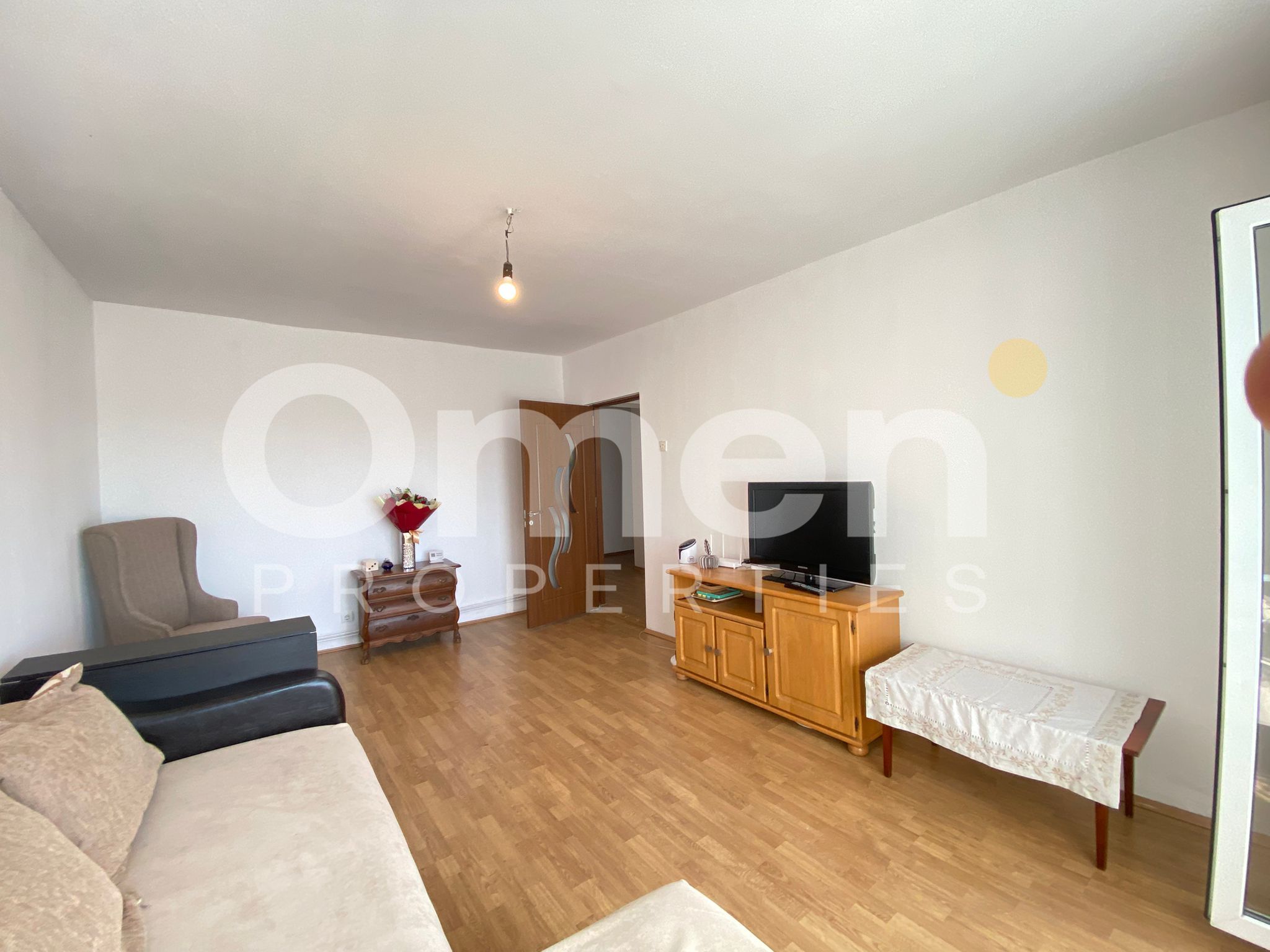 Apartament spatios cu 4 camere decoamndat, zona Republicii — fotografia 9