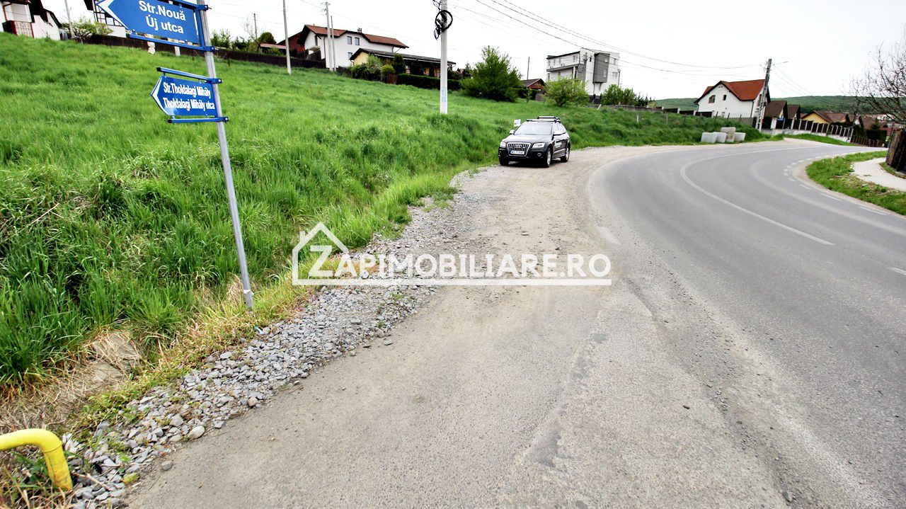 Teren Corunca la sosea cu utilitati 2 parcele de 500mp.