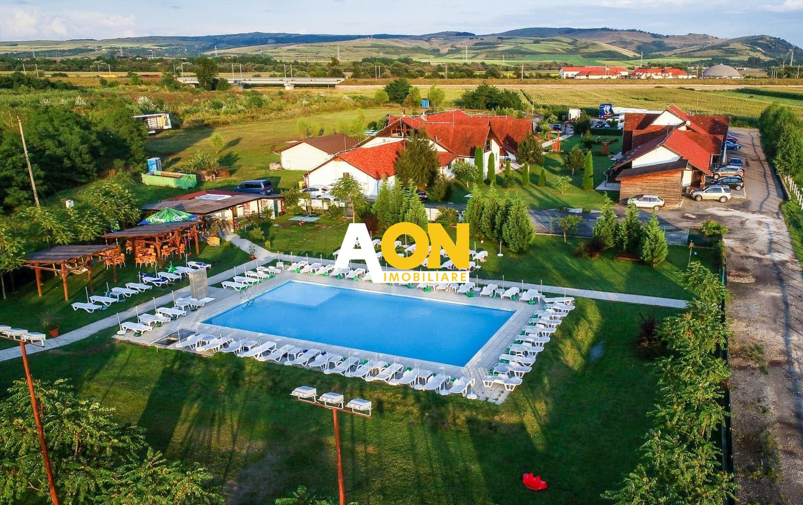 Complex turistic cu restaurant, piscina si teren de tenis
