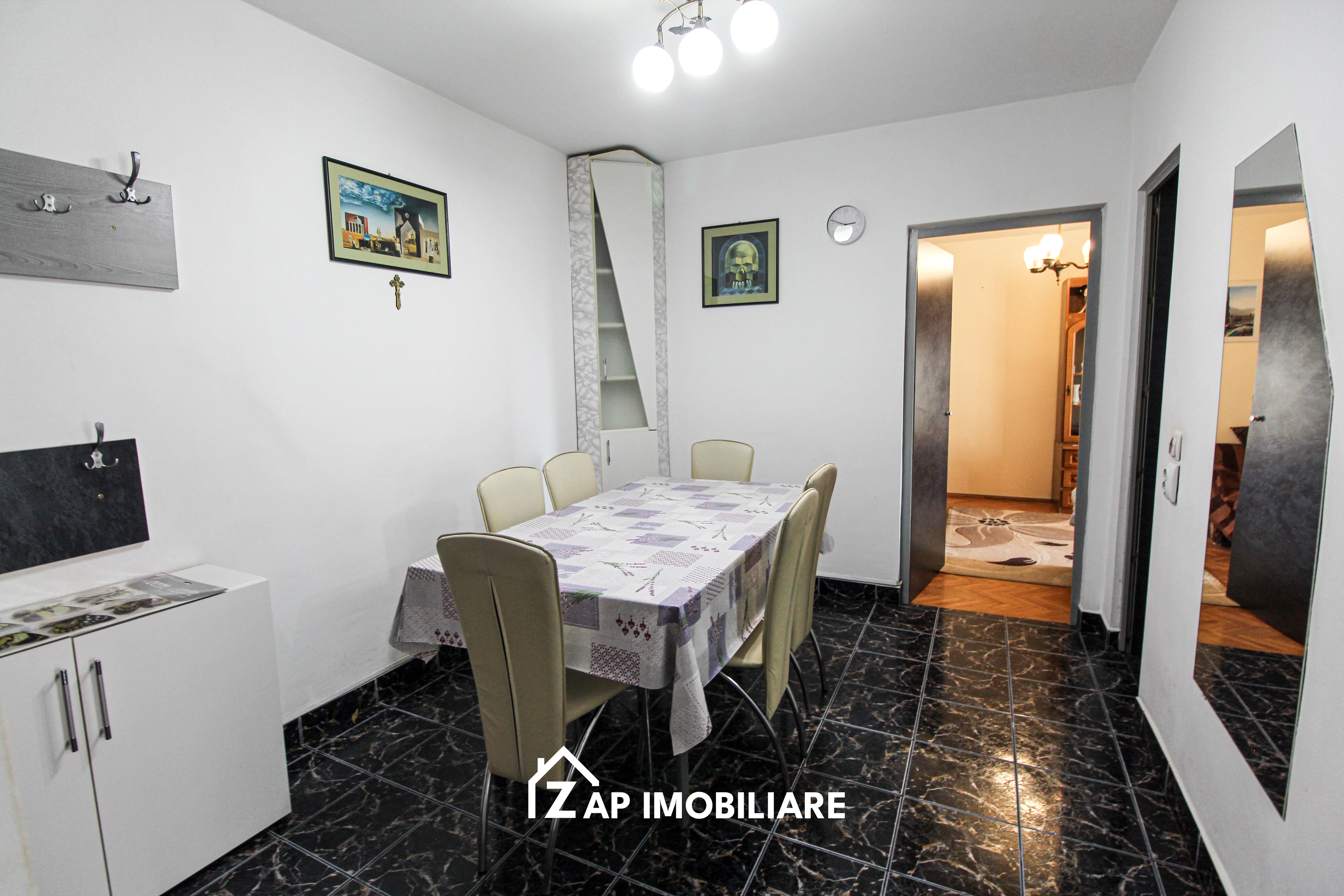 Dâmbul Pietros - Bulevardul 1848 - Ap 2 Camere Decomandat - Hol Pătrat — fotografia 3