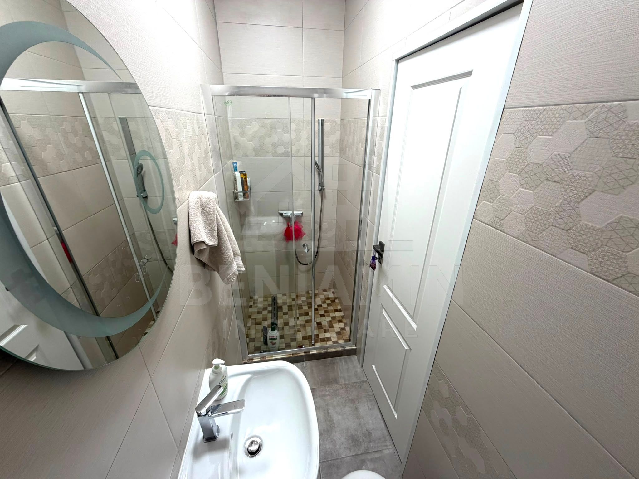 Apartament cu 3 camere si 3 bai in Craiovita Noua - Promenada Mall - — fotografia 8