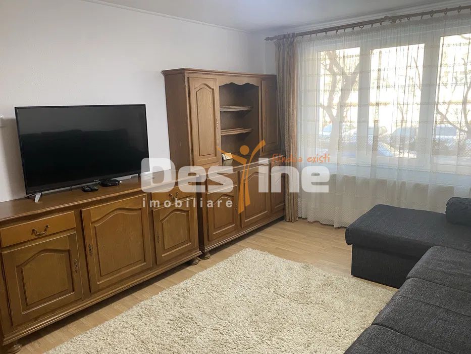 Apartament cu 3 camere, cu doua locuri de parcare, situat in cartierul Tractorul — fotografia 3