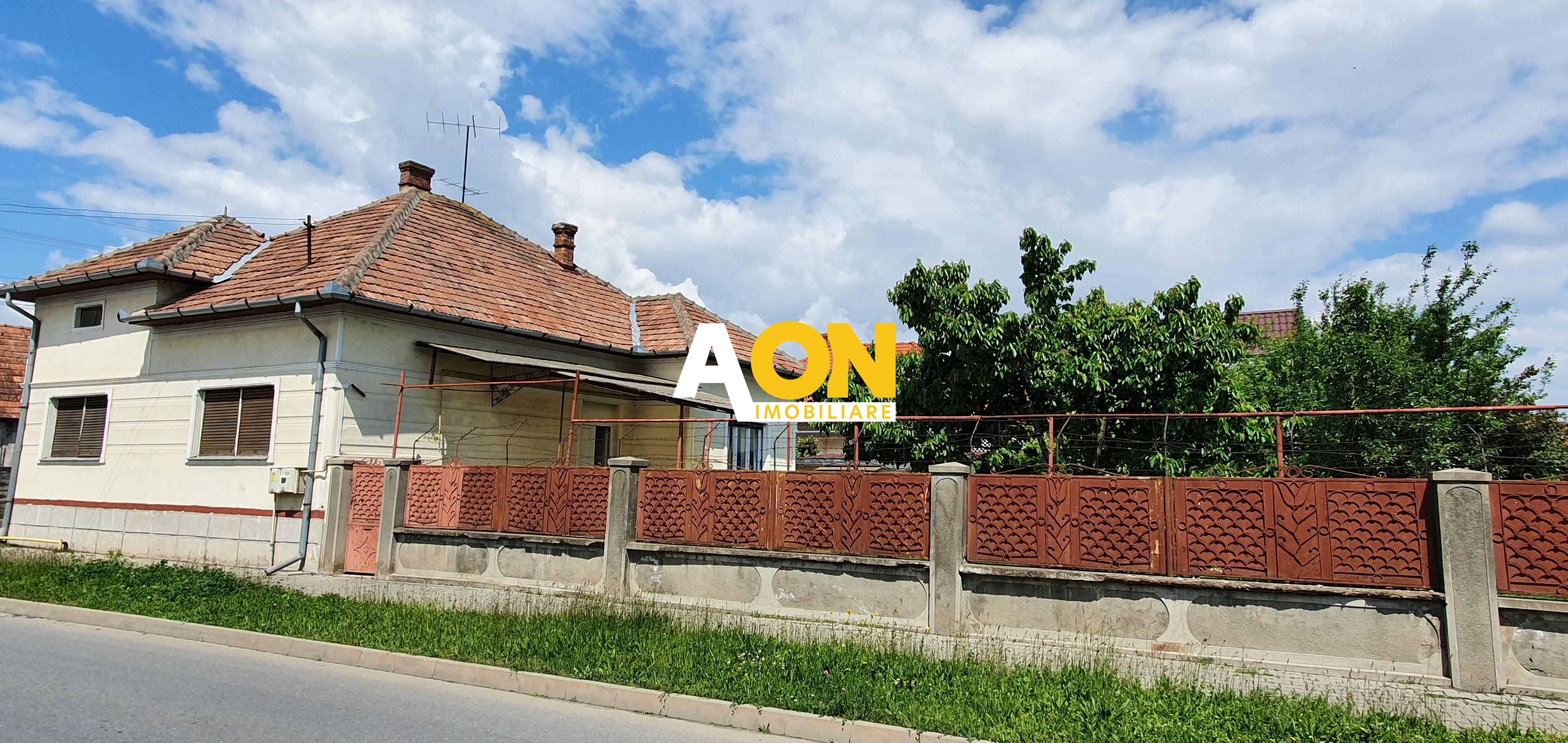 Casa cu 3 camere, 600 mp teren, deschidere la doua strazi, Centru