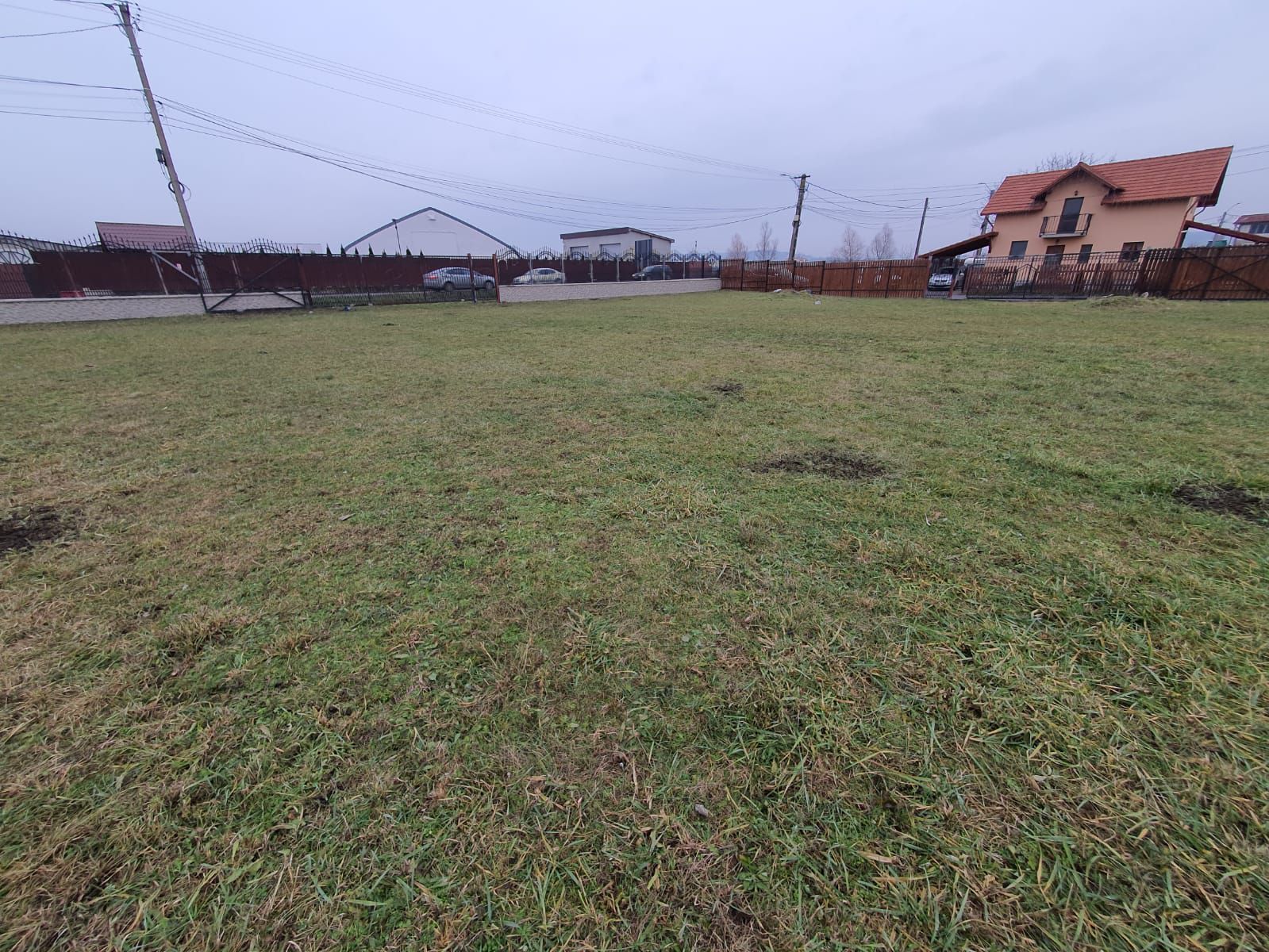 Teren 6.130 mp. deschidere la 2 drumuri 110 euro mp — fotografia 13