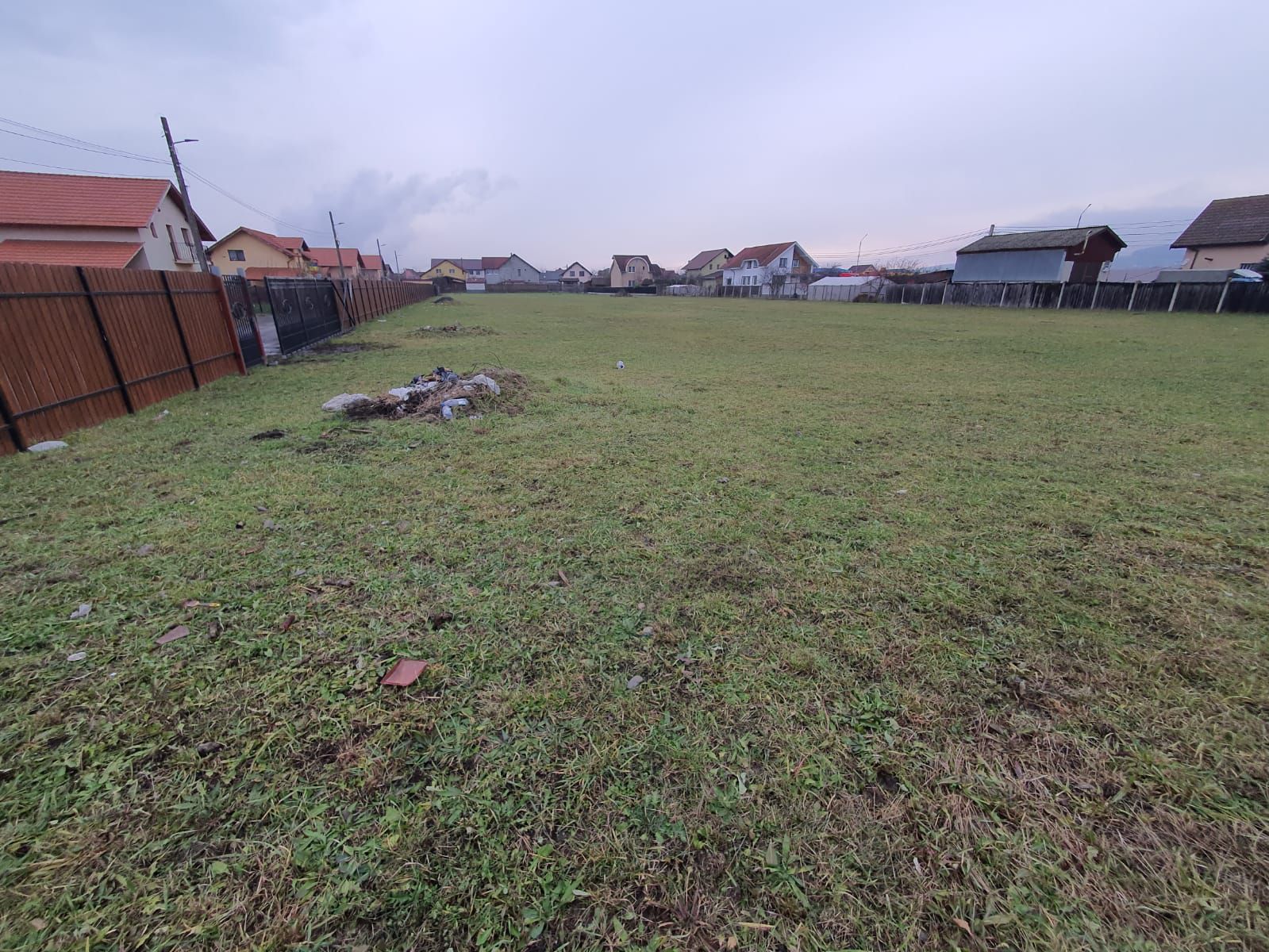 Teren 6.130 mp. deschidere la 2 drumuri 110 euro mp — fotografia 9