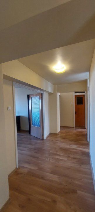Vand apartament 4 camere situat la 10 min de Piata Unirii — fotografia 5