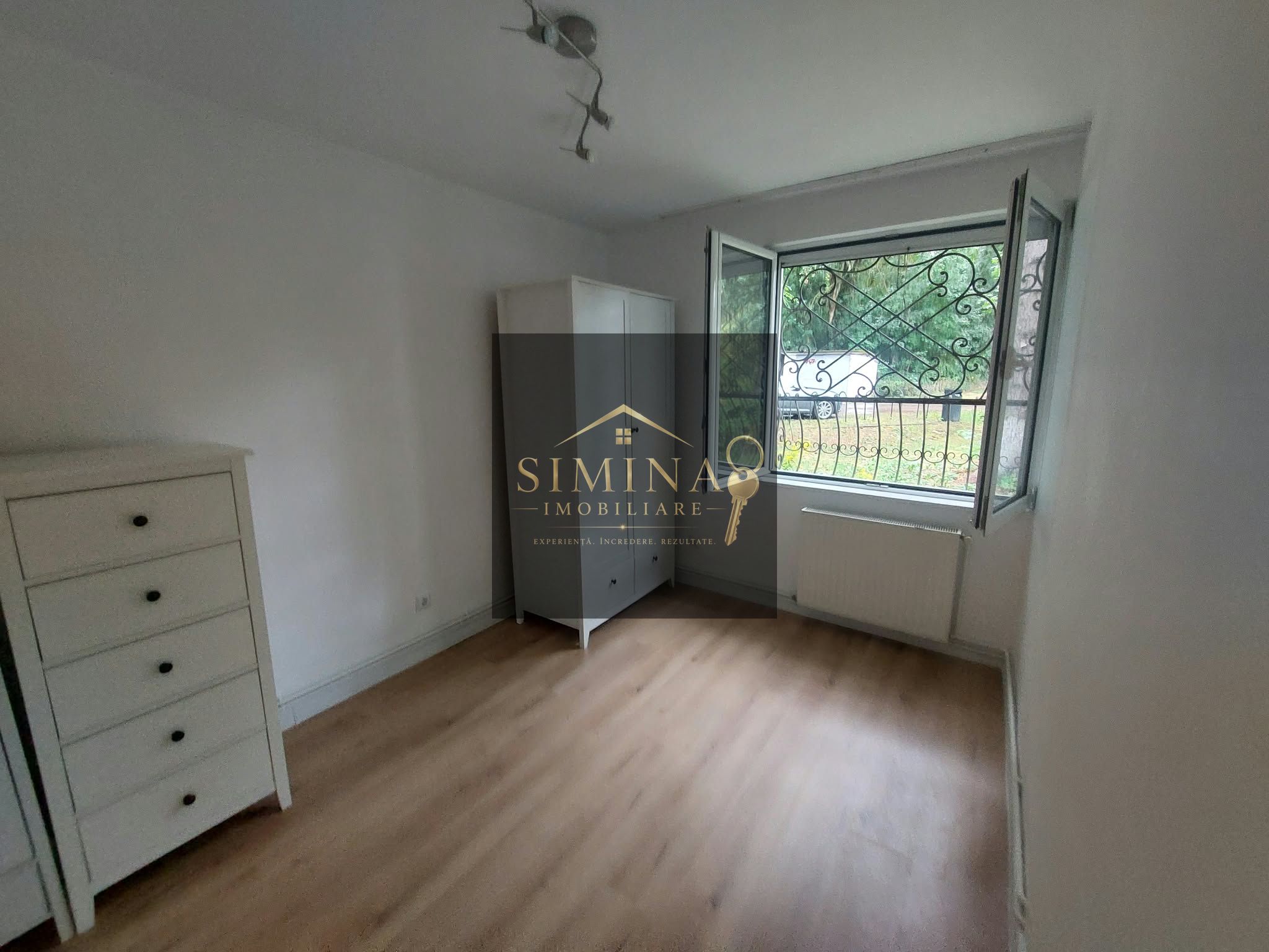 Apartament 3 Camere, De Vanzare,  C-tin Romanu Vivu, Zona Cornisa — fotografia 4