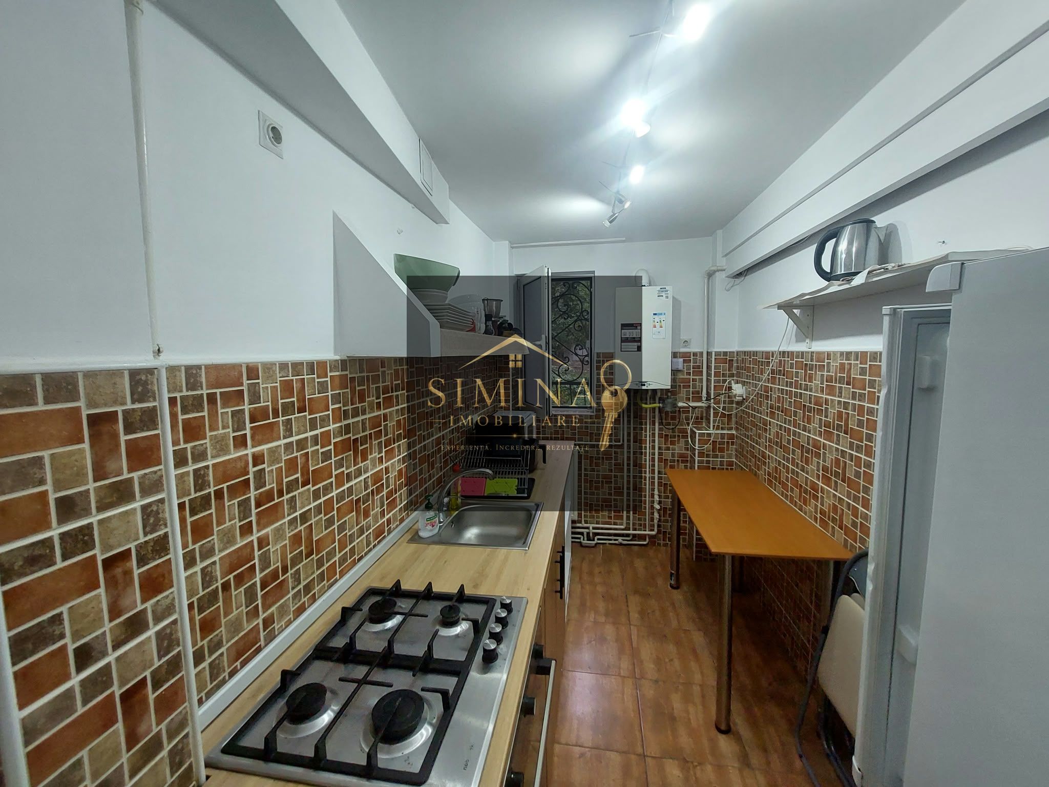 Apartament 3 Camere, De Vanzare,  C-tin Romanu Vivu, Zona Cornisa — fotografia 5