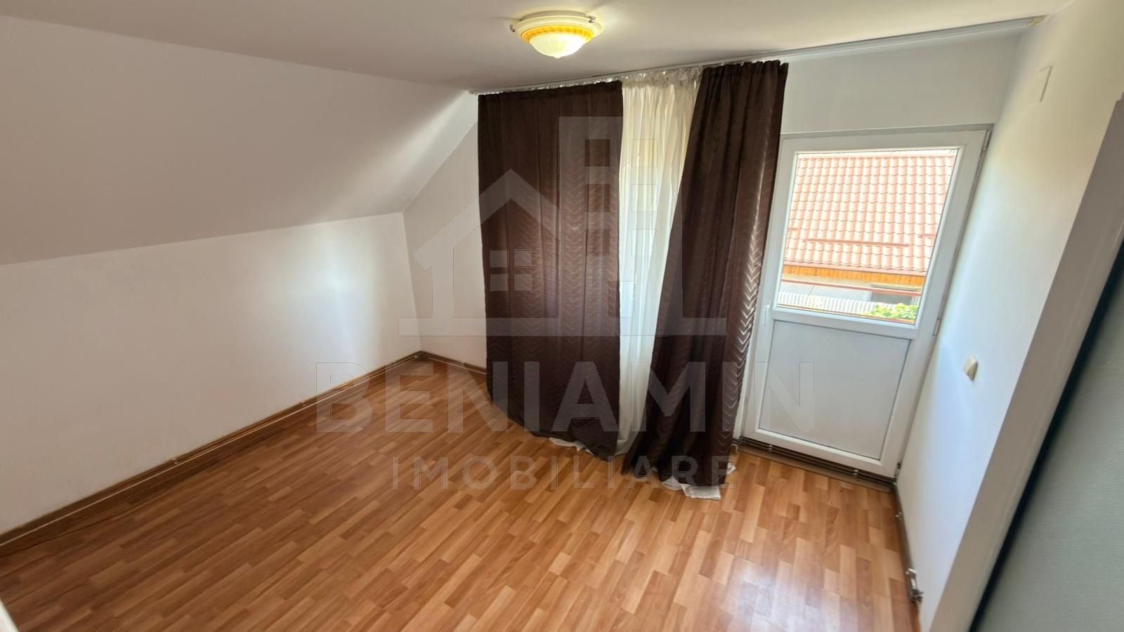 Vand Casa P+M 5 Camere-Curte si Strada Privata-Zona Catargiu — fotografia 3