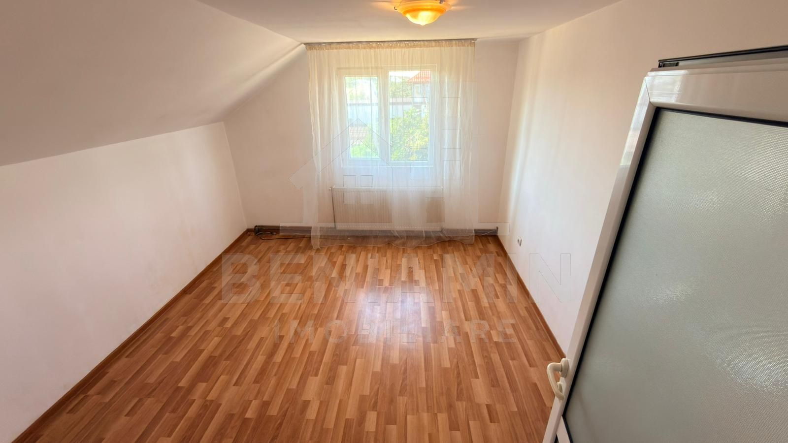 Vand Casa P+M 5 Camere-Curte si Strada Privata-Zona Catargiu — fotografia 5