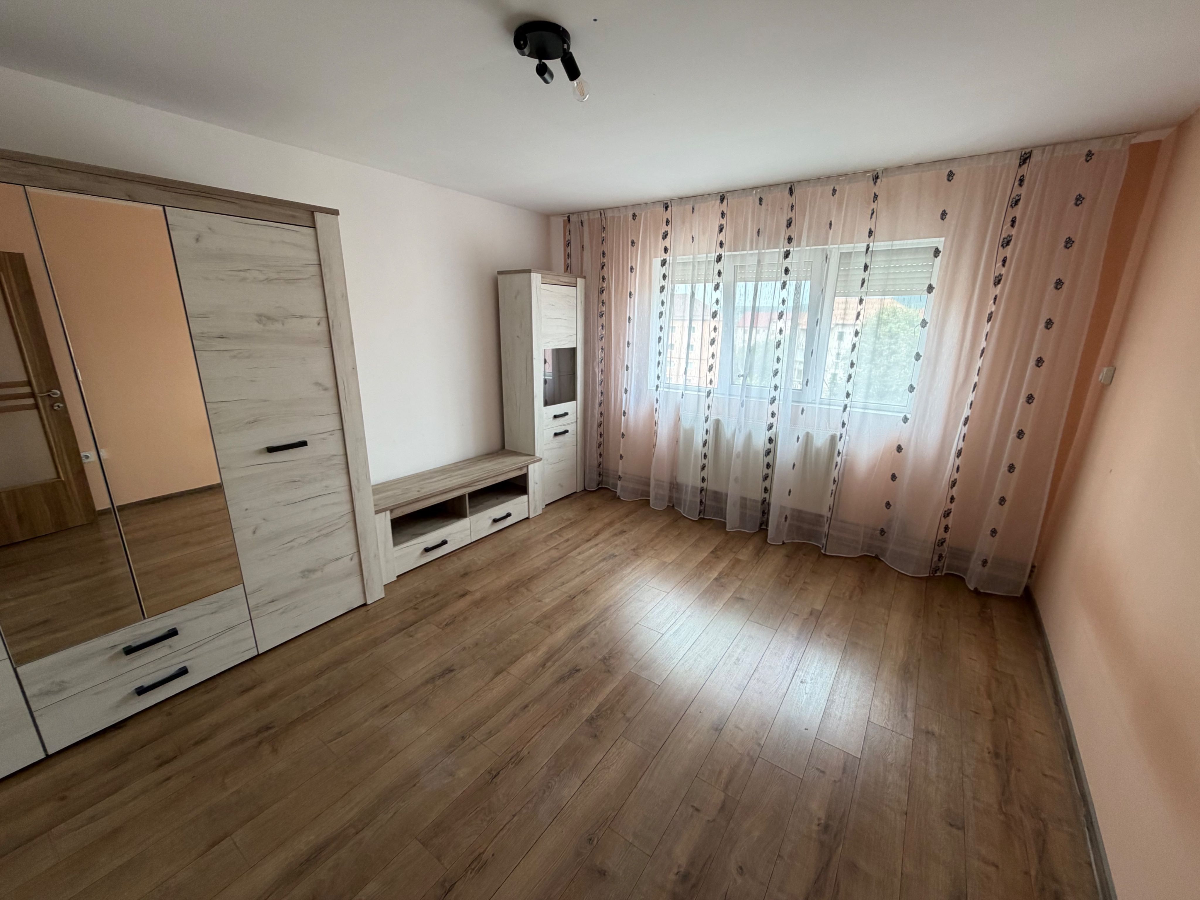 Apartament 1 camera, decomandat - Cugir — fotografia 4