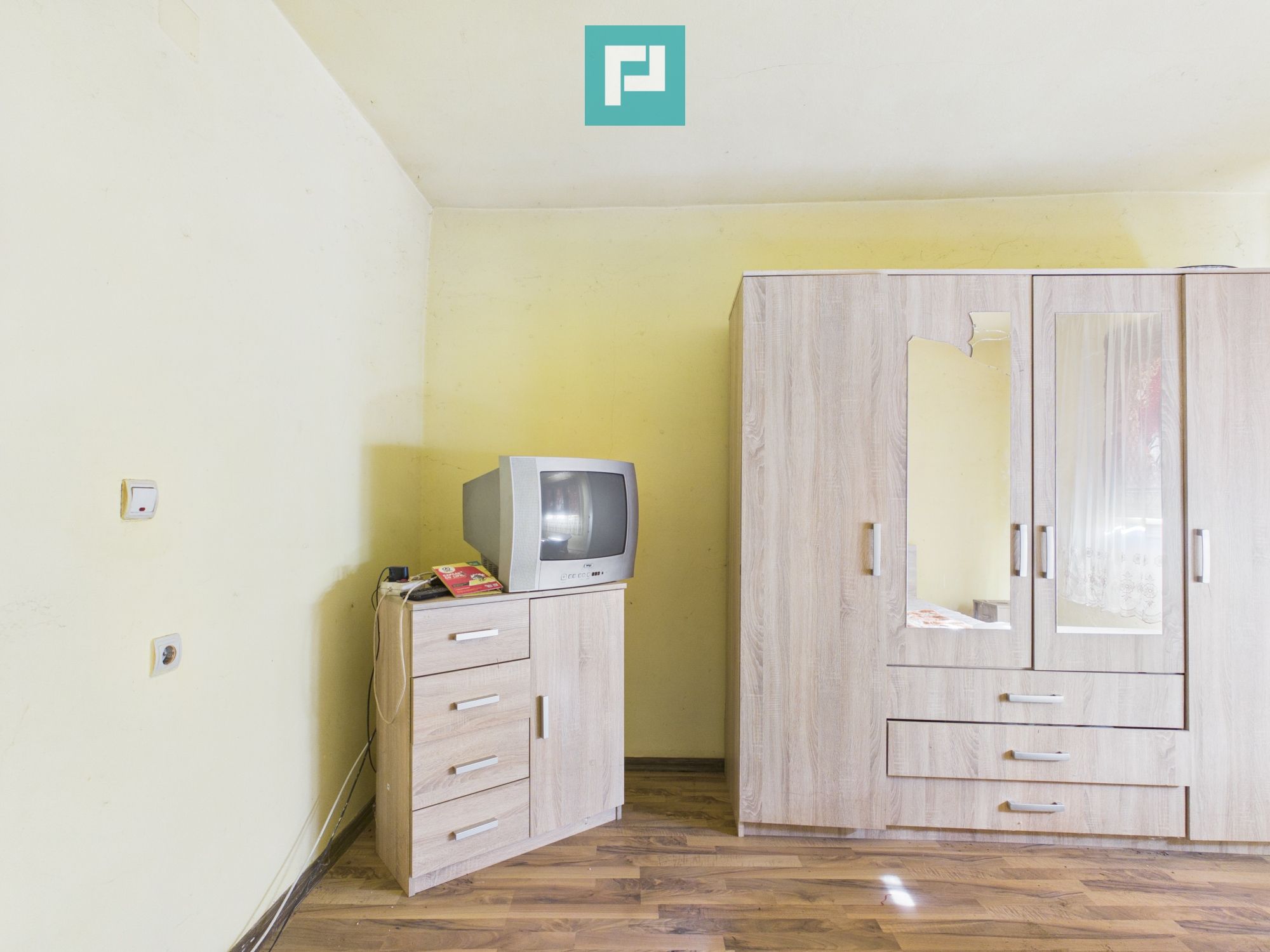 Casă din cărămidă cu teren 1570 mp, Șiria — fotografia 3