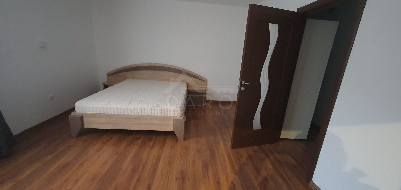 Inchiriez apartament cu doua camere, zona centrala — fotografia 4