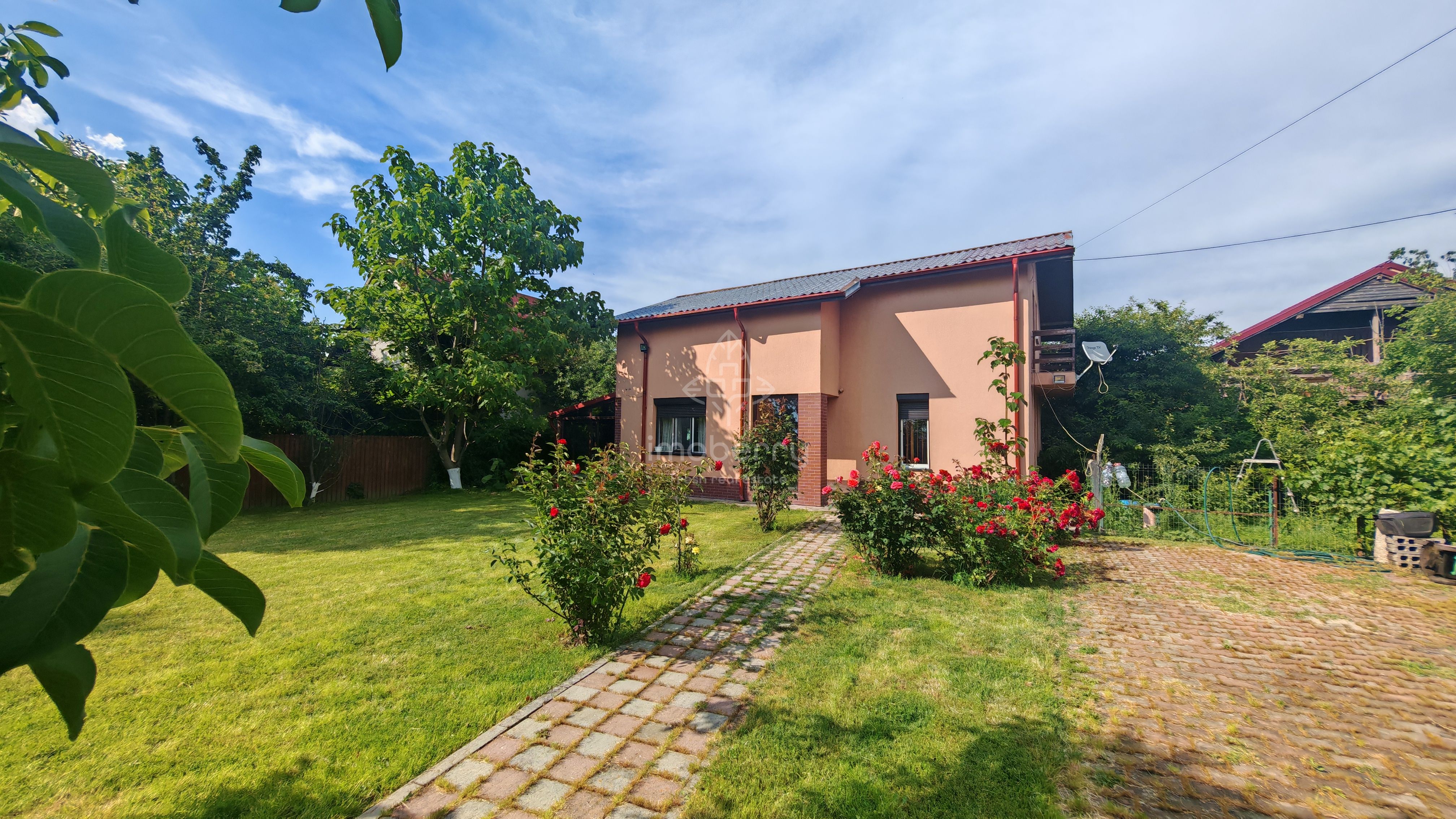 Casa de vanzare Adunatii Copaceni - cel mai bun pret
