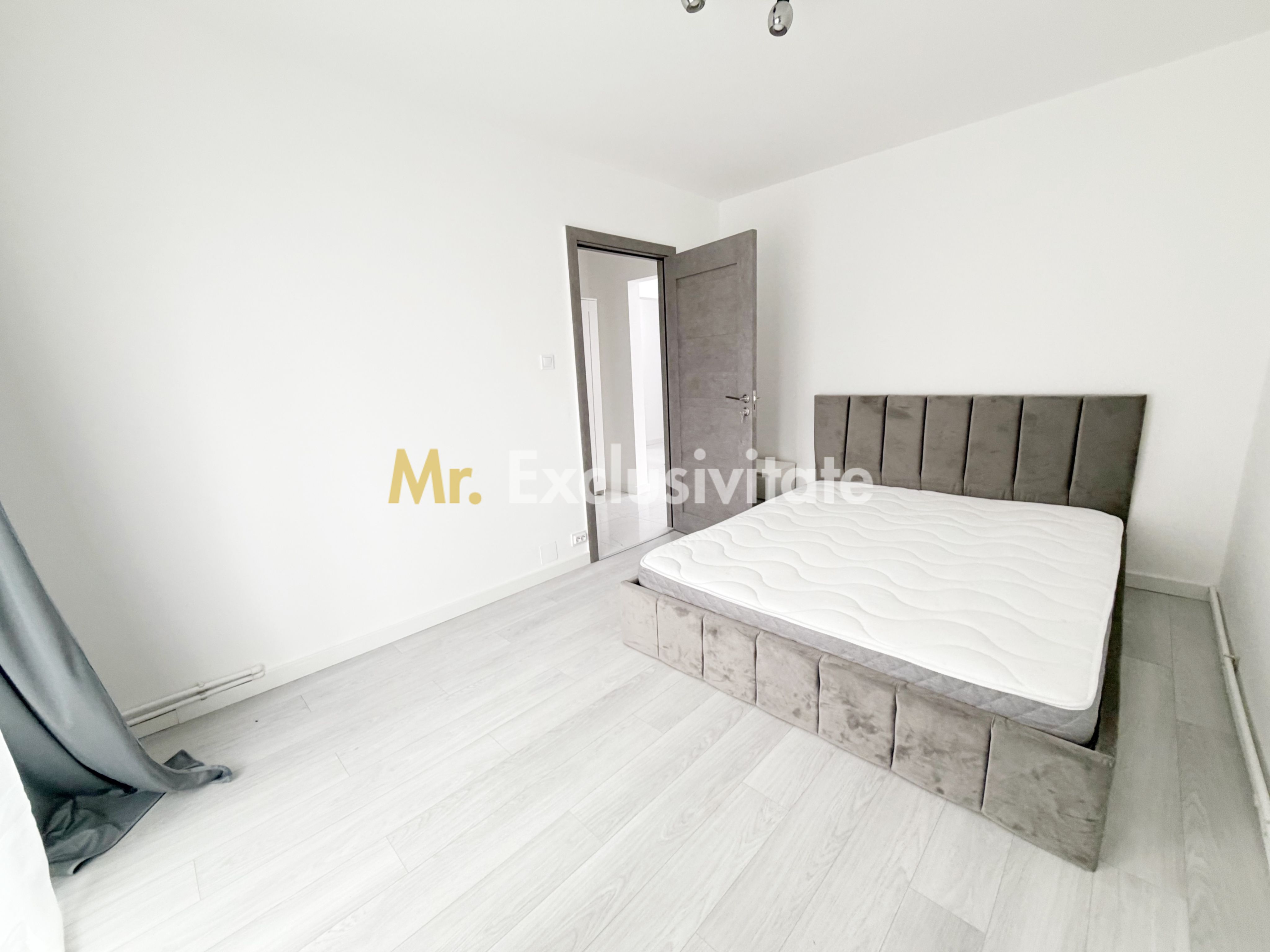 Inchiriere apartament 3 camere decomandat - cartier Trivale — fotografia 4