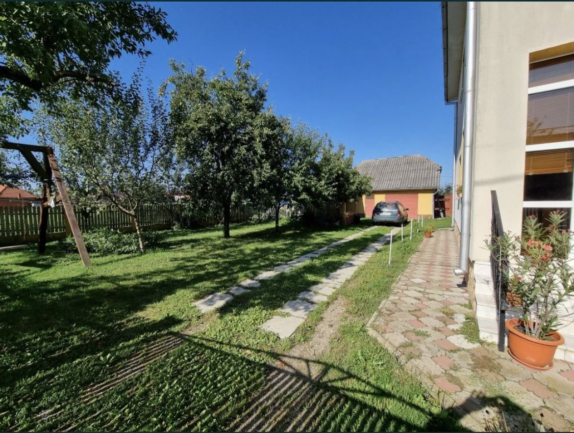 Vindem casa parter+etaj — fotografia 5