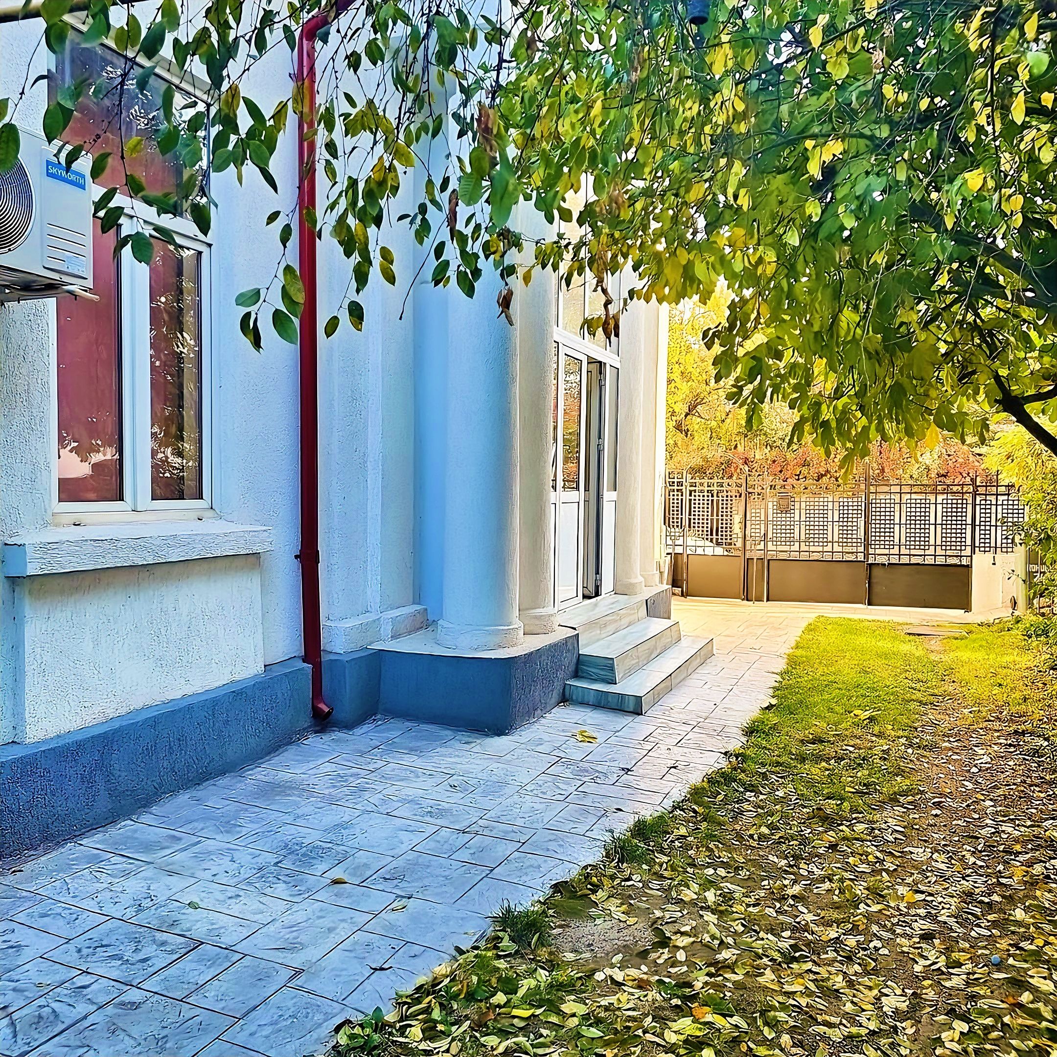 Casă de vânzare zona Uniriii — fotografia 3