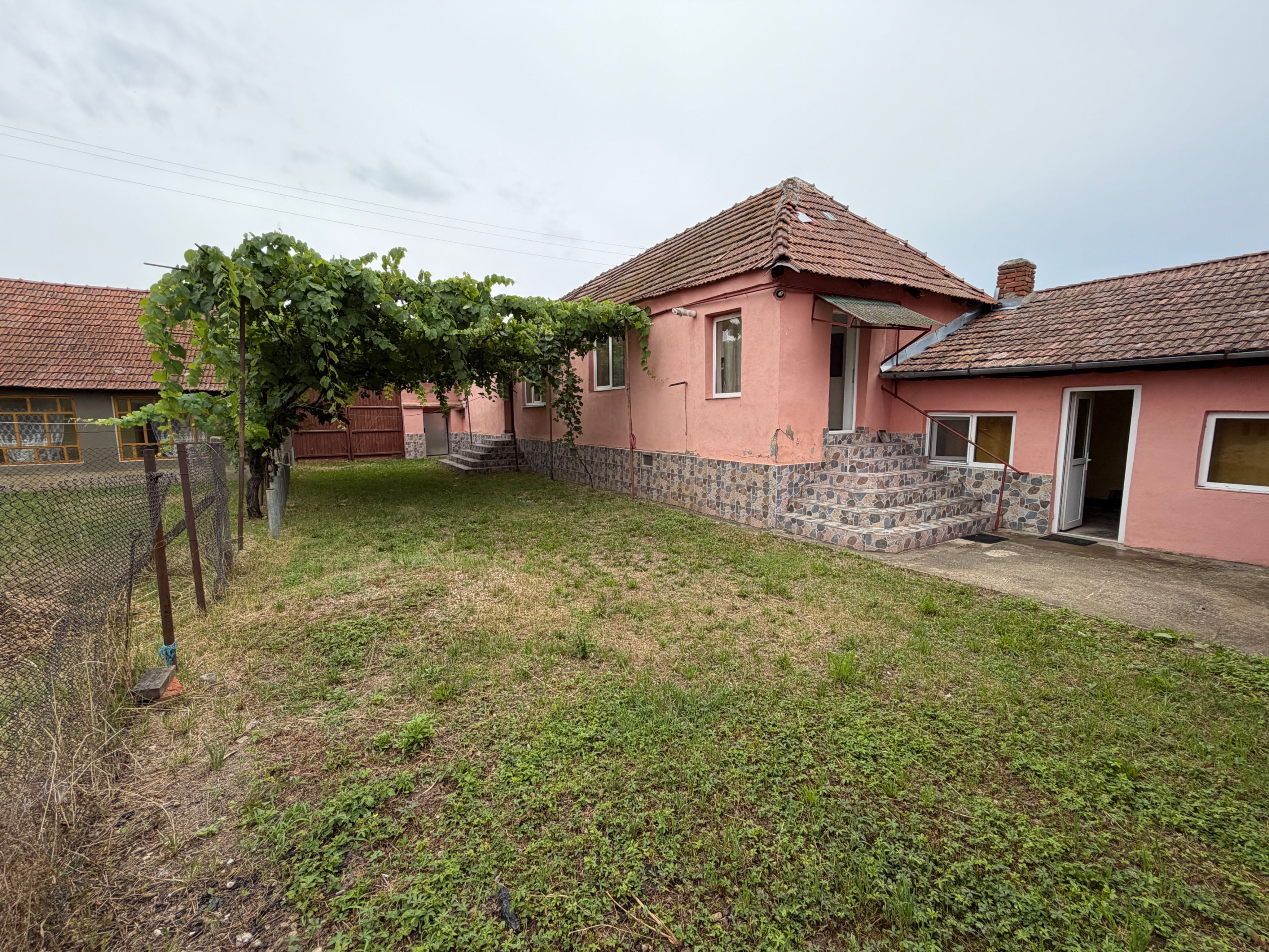 Casa de vanzare 255mp utili, 1974mp teren - Balomir