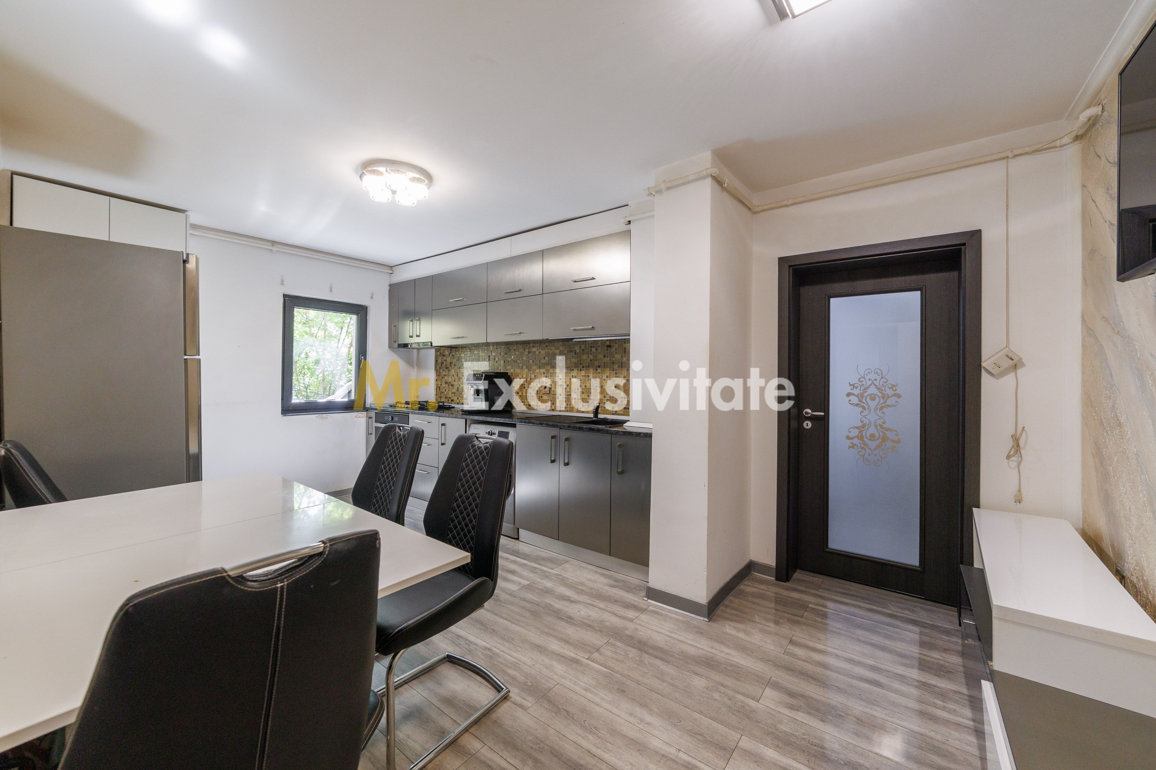 Apartament 2 camere decomandat, cartierul Banat, Pitesti — fotografia 12