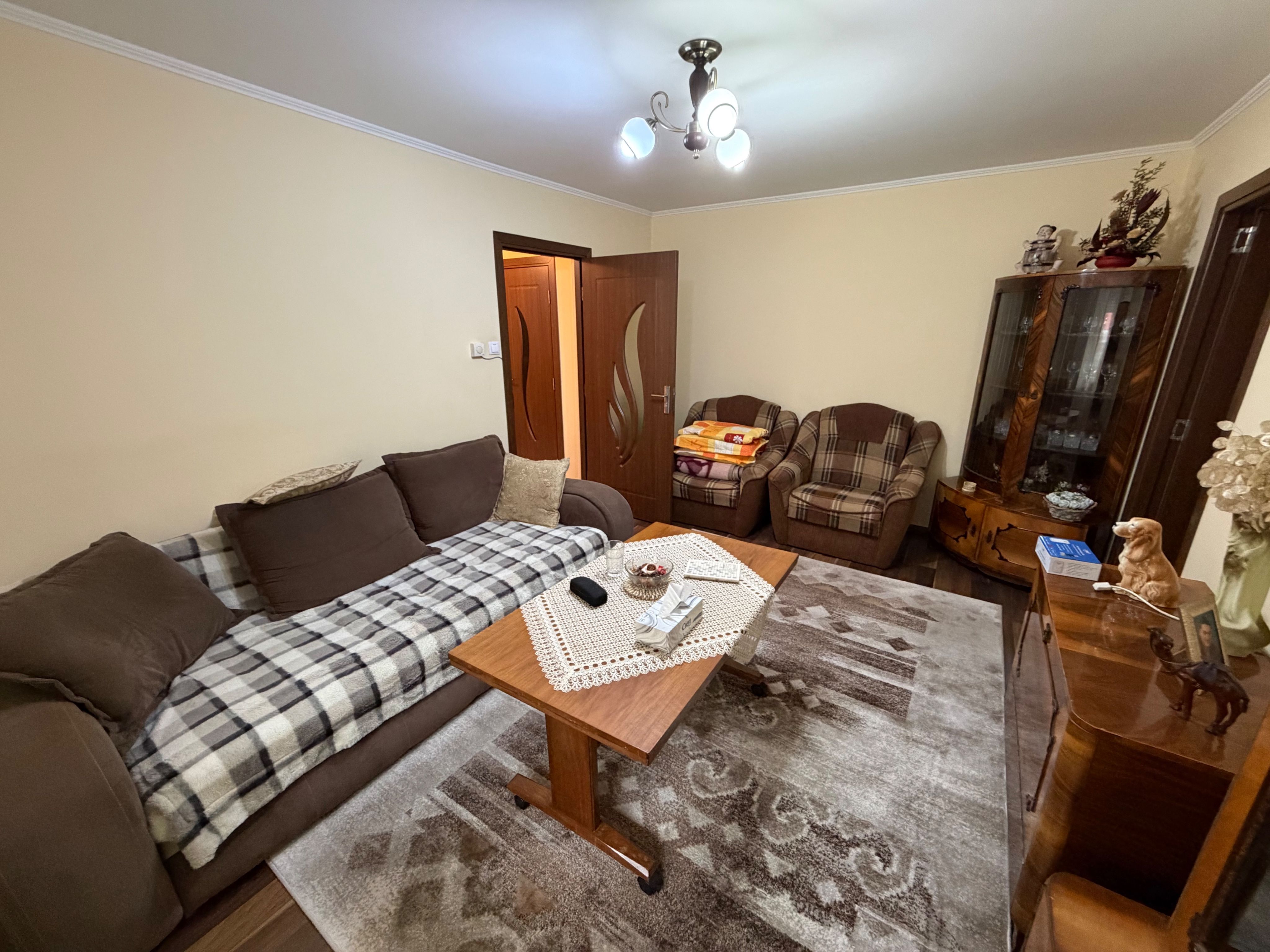 Apartament 2 camere, parter - zona Cetate — fotografia 3