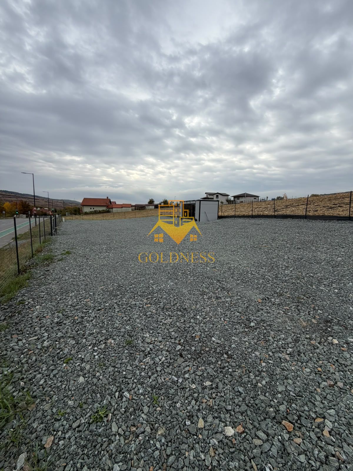 TEREN, 1000 MP, FRONT 57 ML,CONTAINER BIROU, VALEA CHINTAULUI — fotografia 3