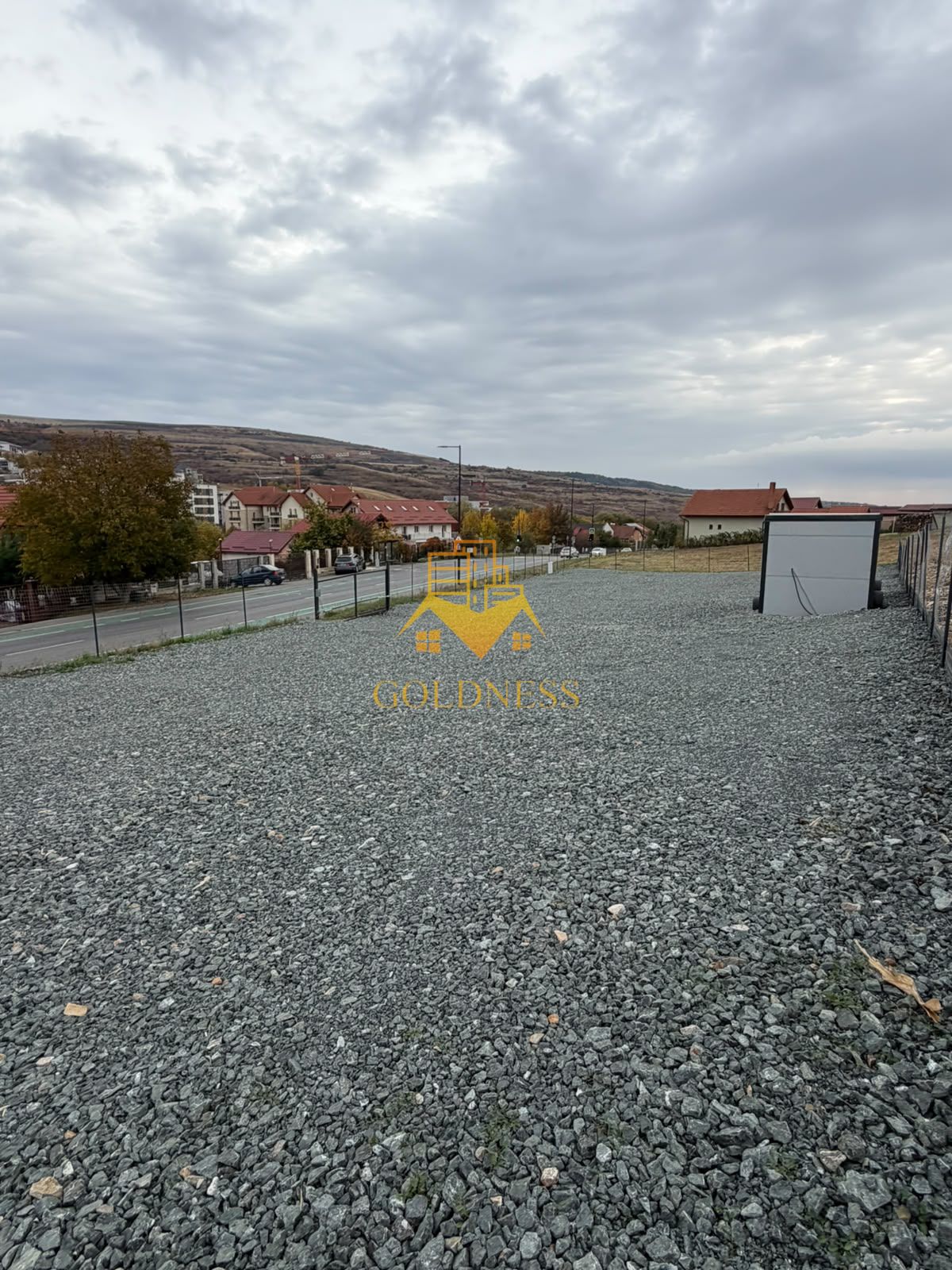 TEREN, 1000 MP, FRONT 57 ML,CONTAINER BIROU, VALEA CHINTAULUI — fotografia 4