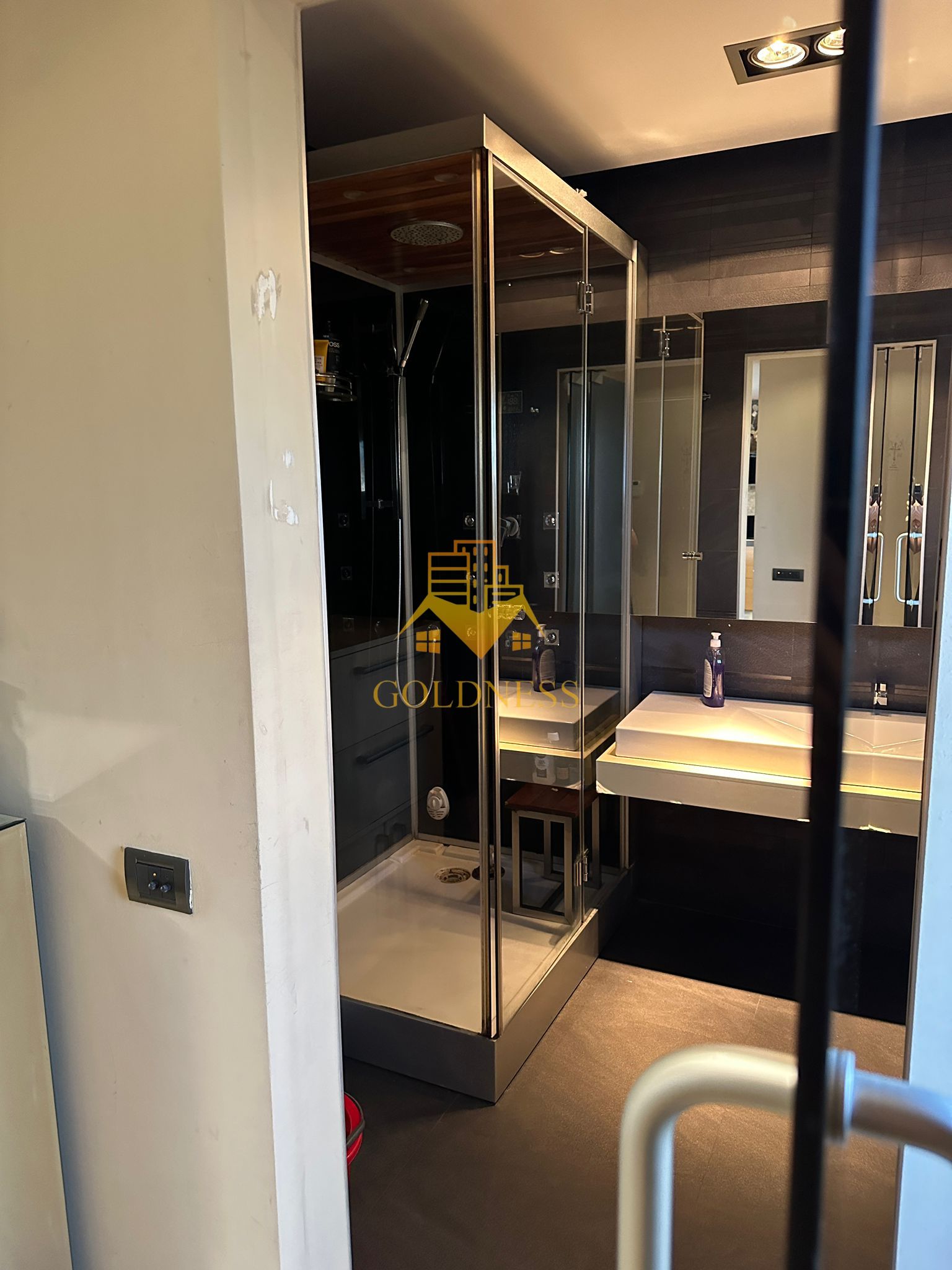 Casă de închiriat premium, terasă, Jacuzzi, Bună Ziua, Mega Image — fotografia 4