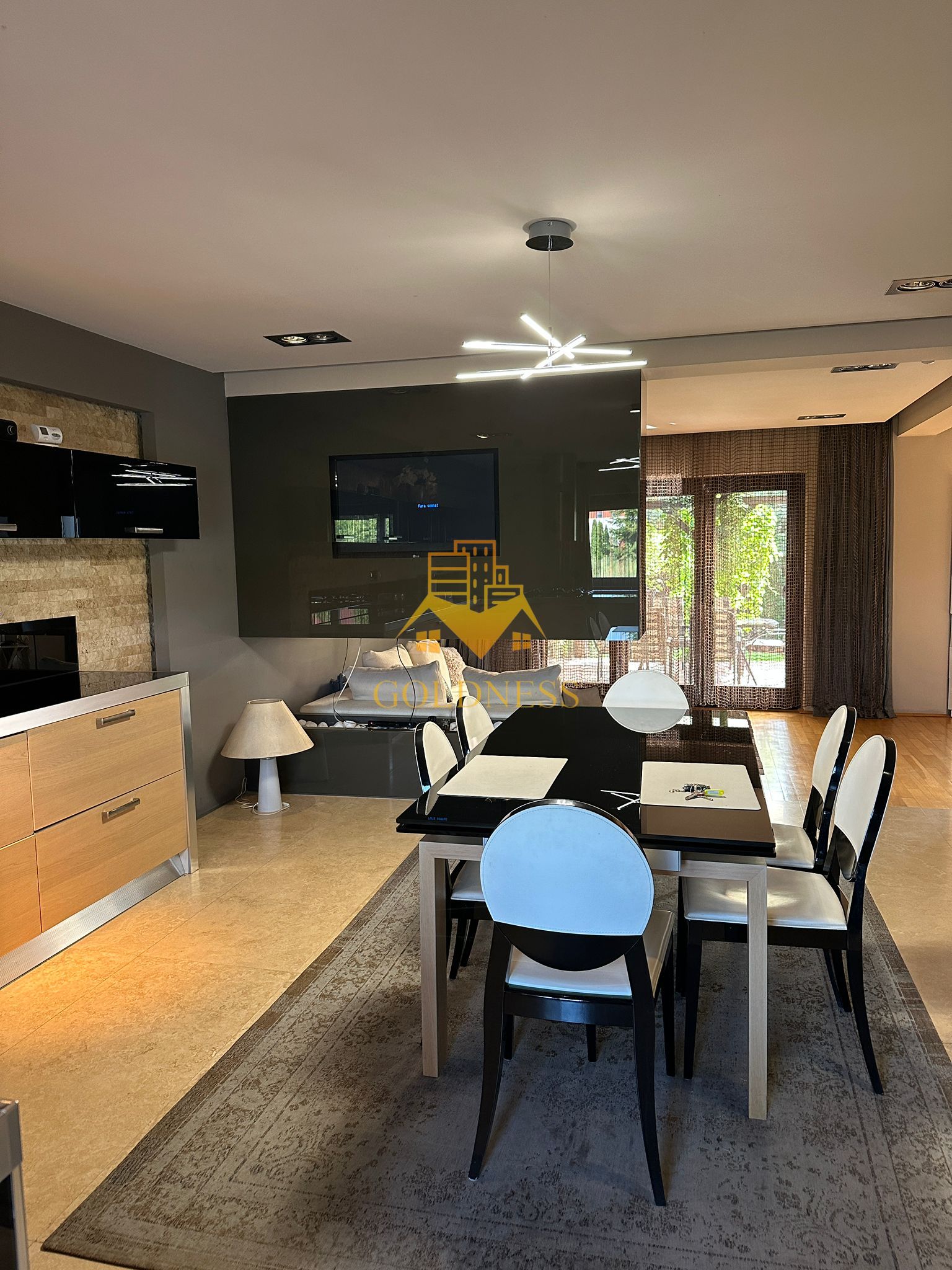 Casă de închiriat premium, terasă, Jacuzzi, Bună Ziua, Mega Image — fotografia 8