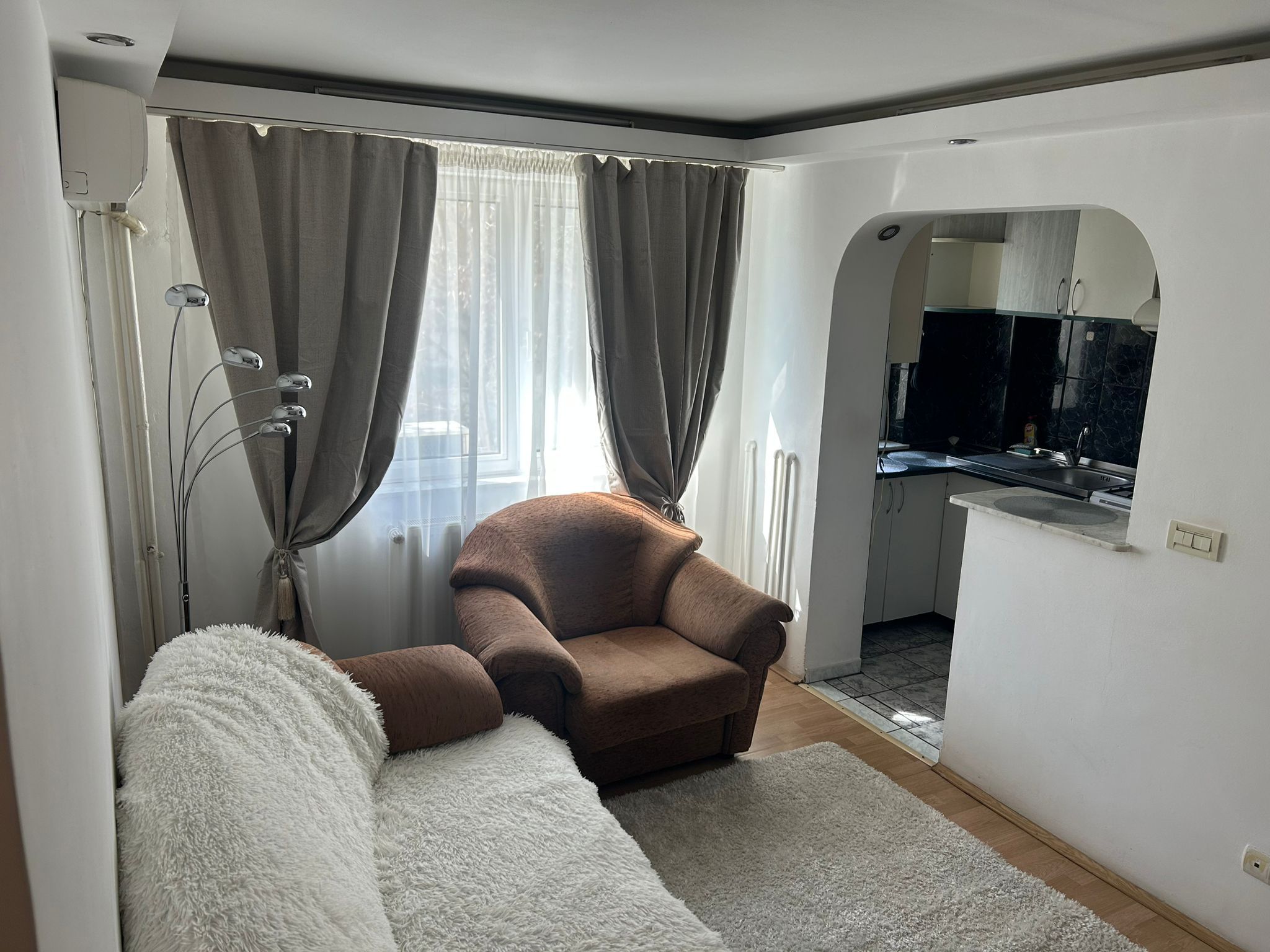 Podu Ros - Apartament 3 camere semidecomandat, MOBILAT și UTILAT — fotografia 3