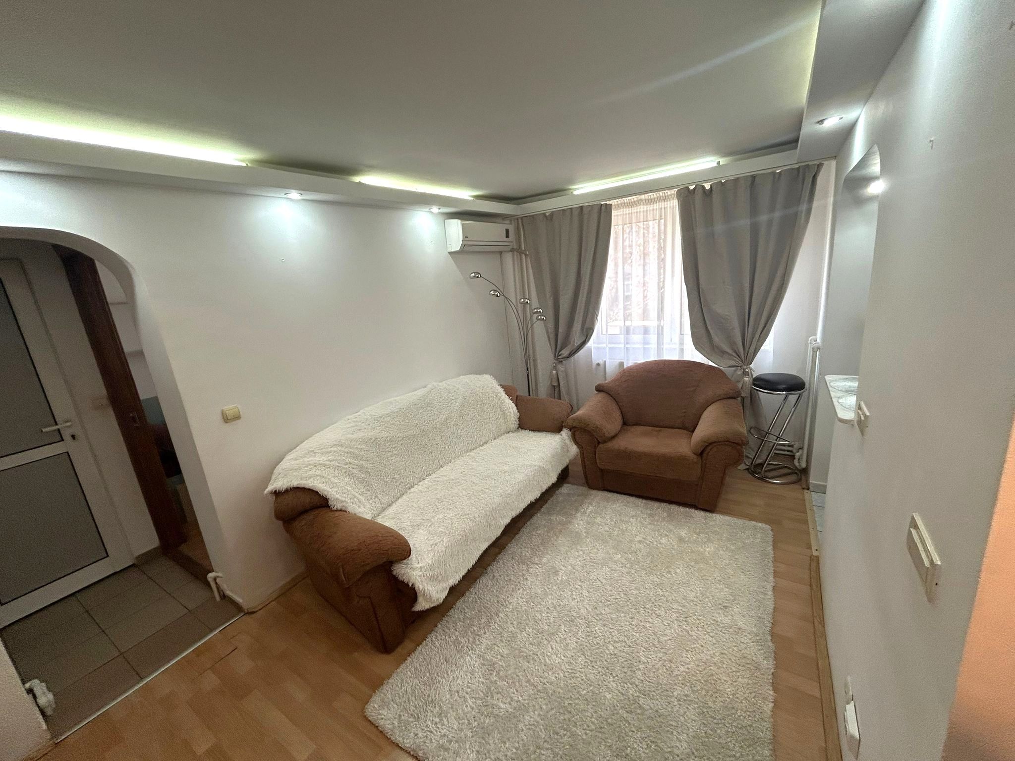 Podu Ros - Apartament 3 camere semidecomandat, MOBILAT și UTILAT — fotografia 4