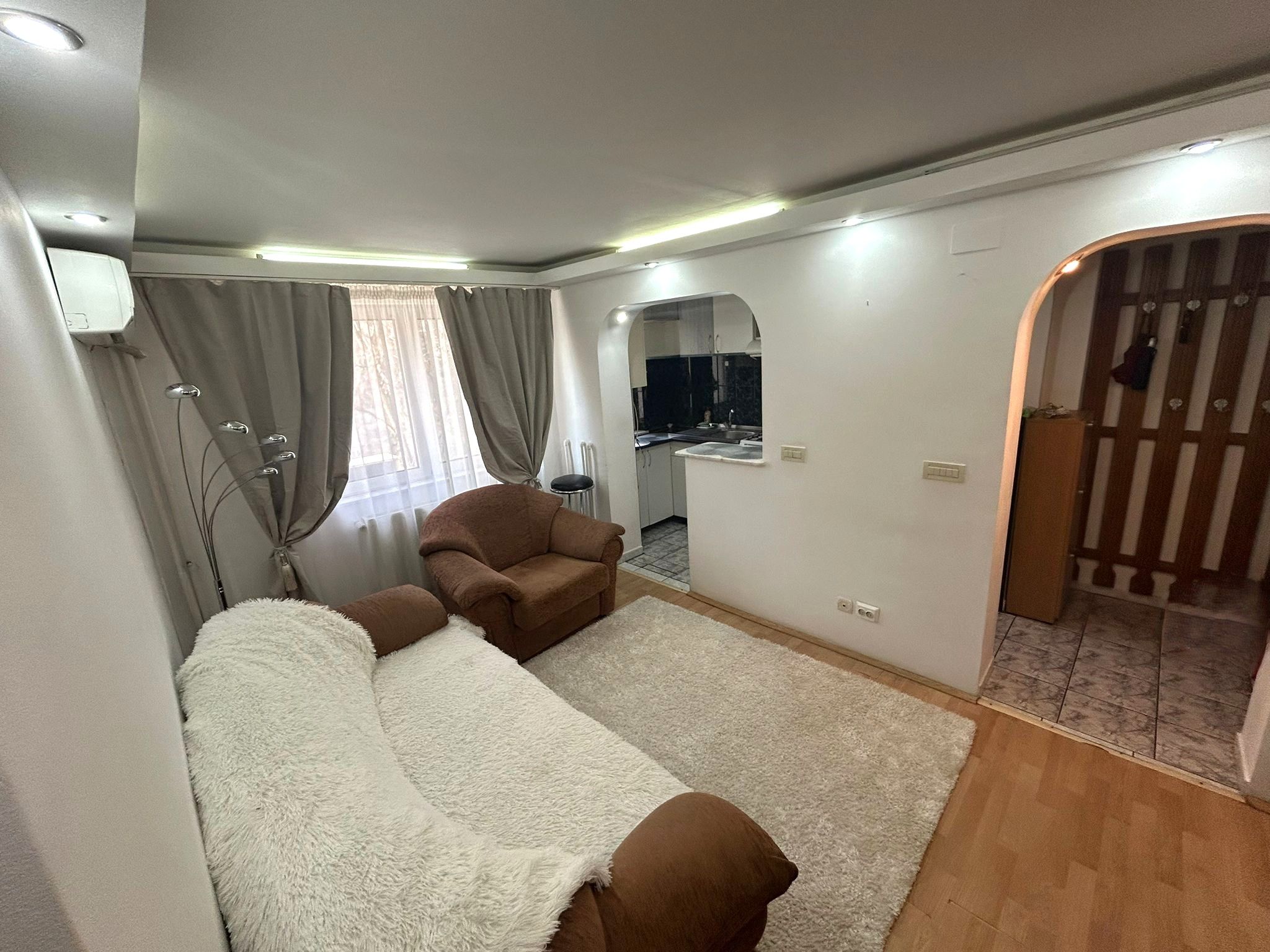 Podu Ros - Apartament 3 camere semidecomandat, MOBILAT și UTILAT — fotografia 5