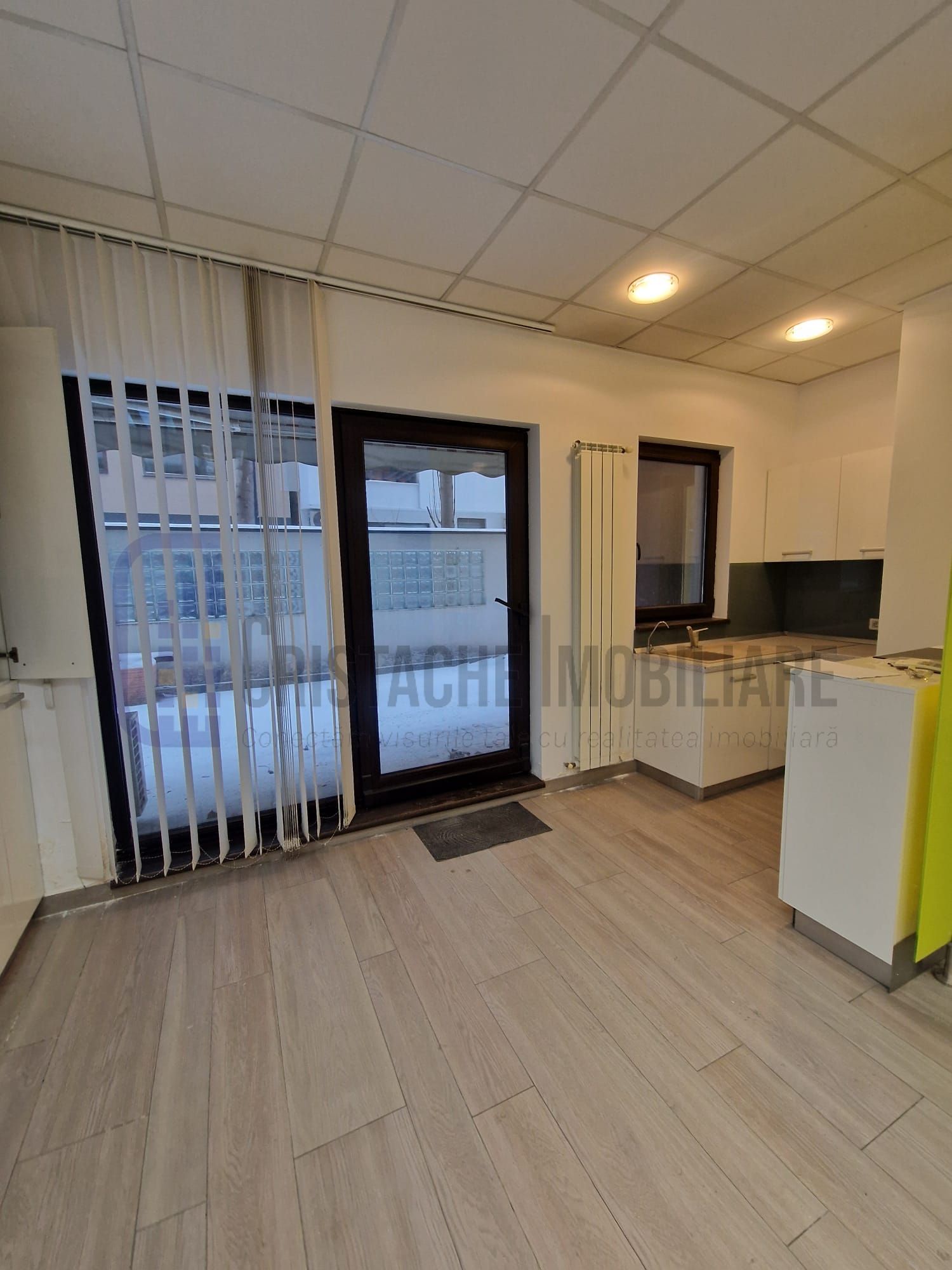 Birou, 100 mp, 3 camere, centrala proprie, Biharia Office Building — fotografia 3