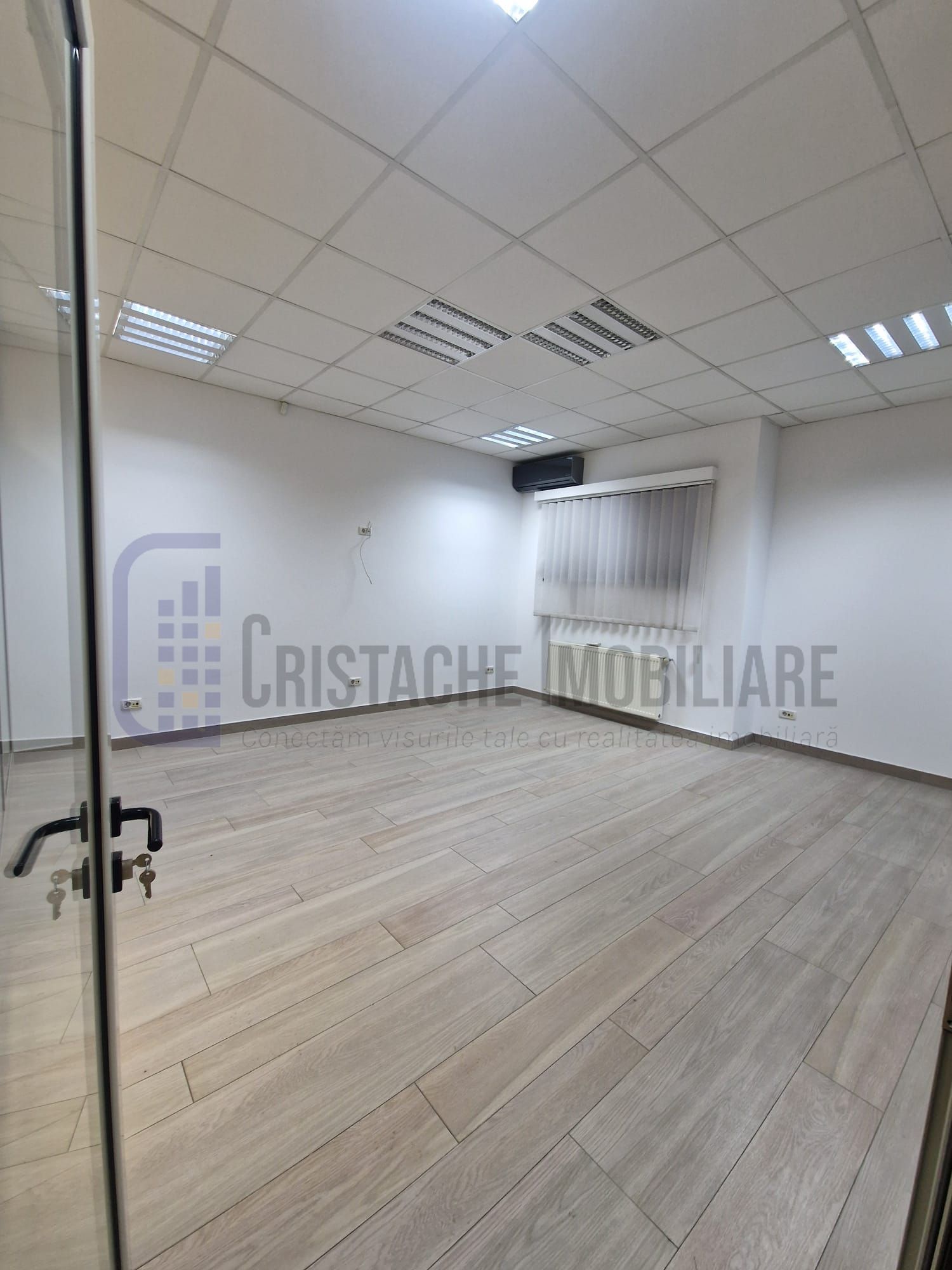 Birou, 100 mp, 3 camere, centrala proprie, Biharia Office Building — fotografia 6