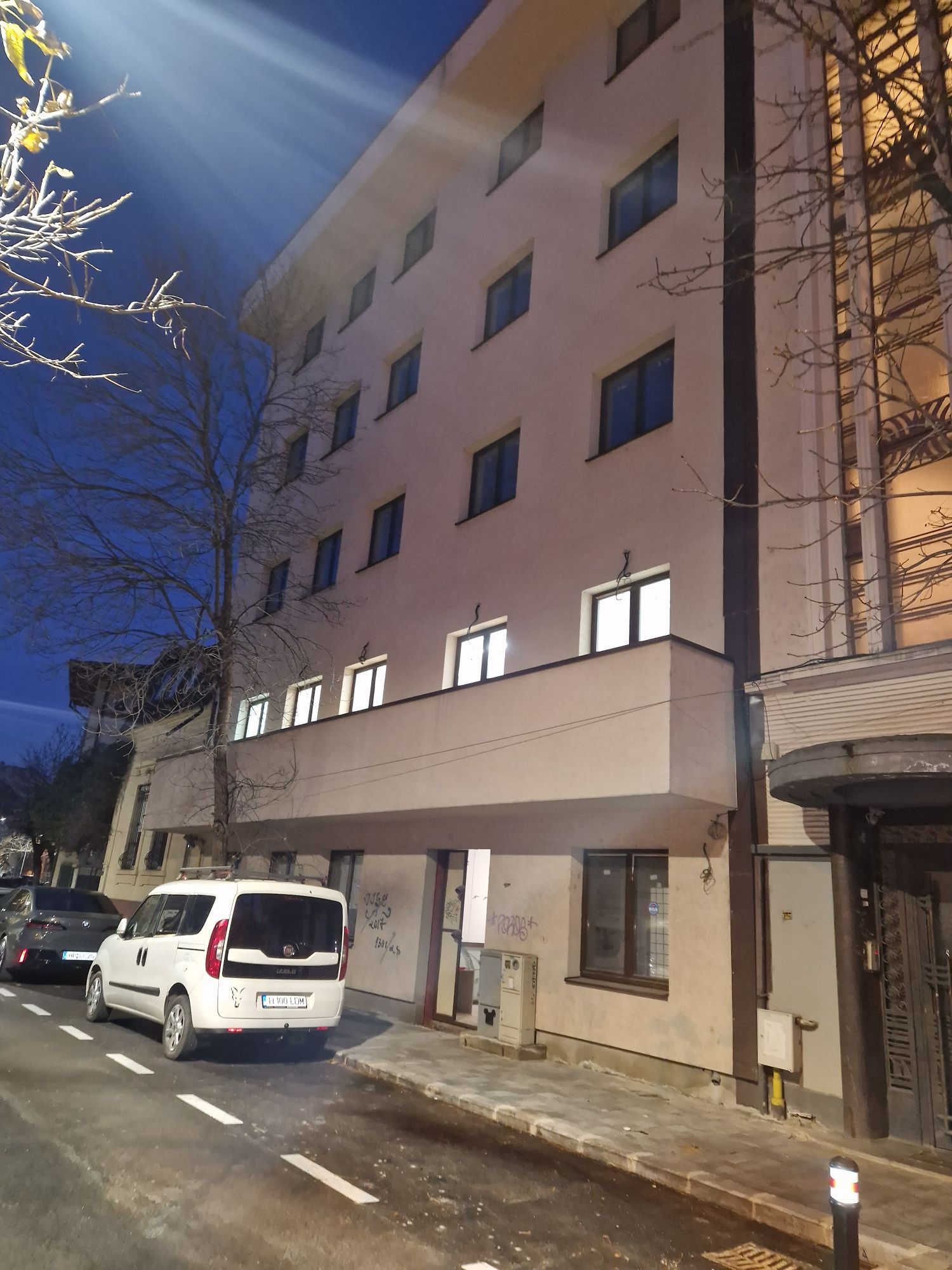 Inchiriez /Vand Spatiu Birouri P+ 5 E , sector 2,Bucurest,Central,lang — fotografia 4
