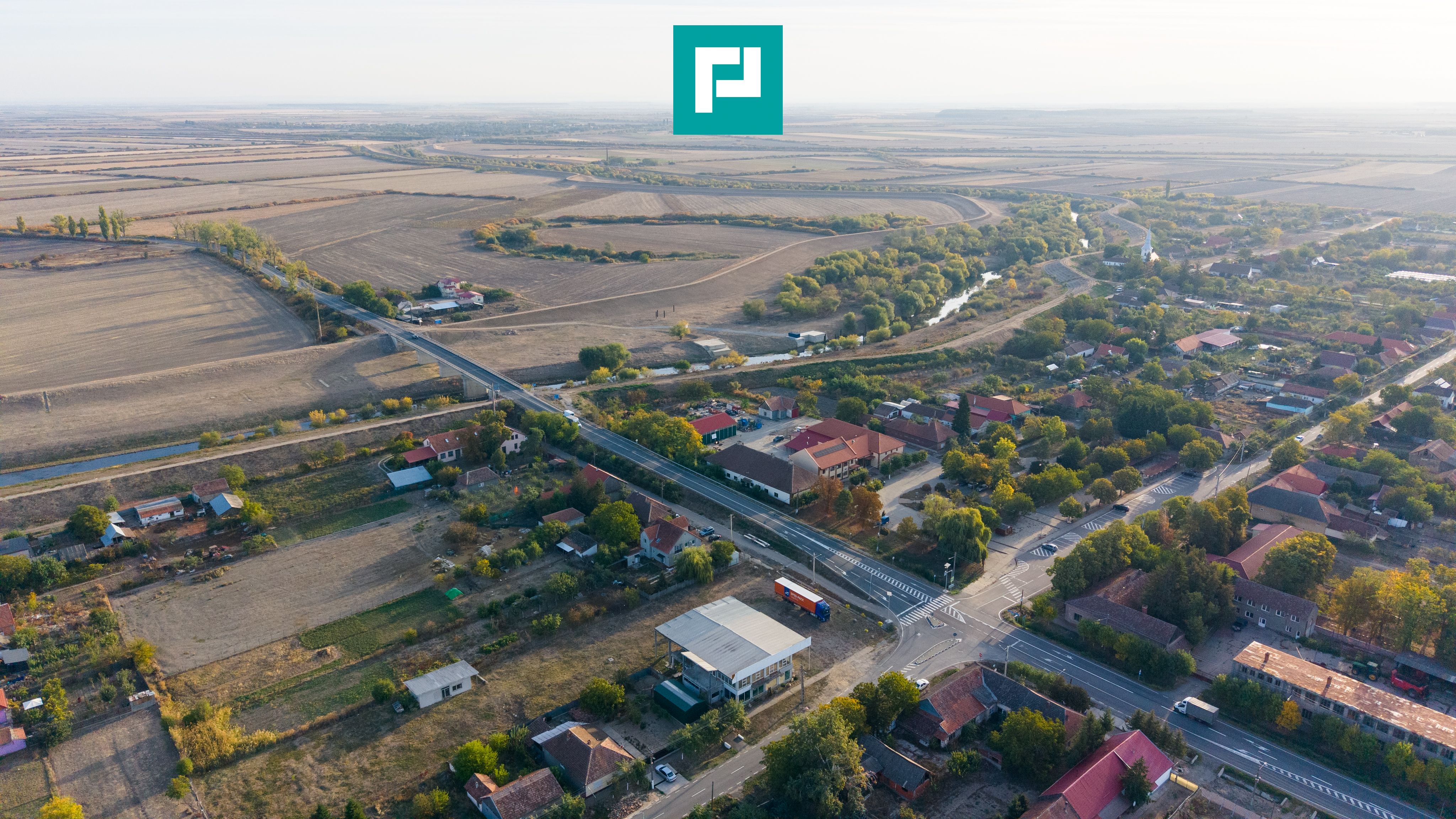 Spatiu comercial cu etaj și teren de 4000mp — fotografia 4